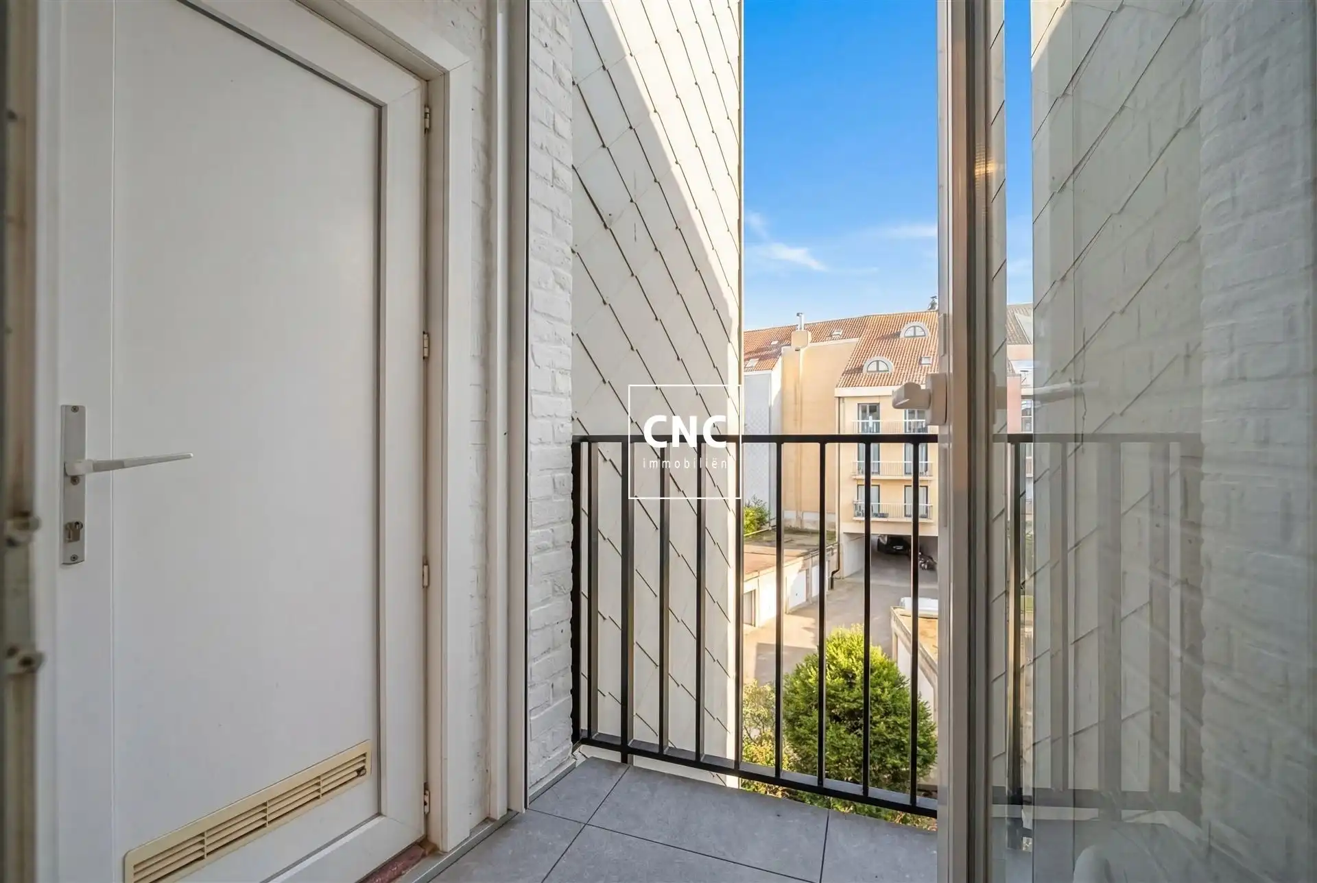 Stijlvol gerenoveerd appartement - open zicht op de villa’s foto 8