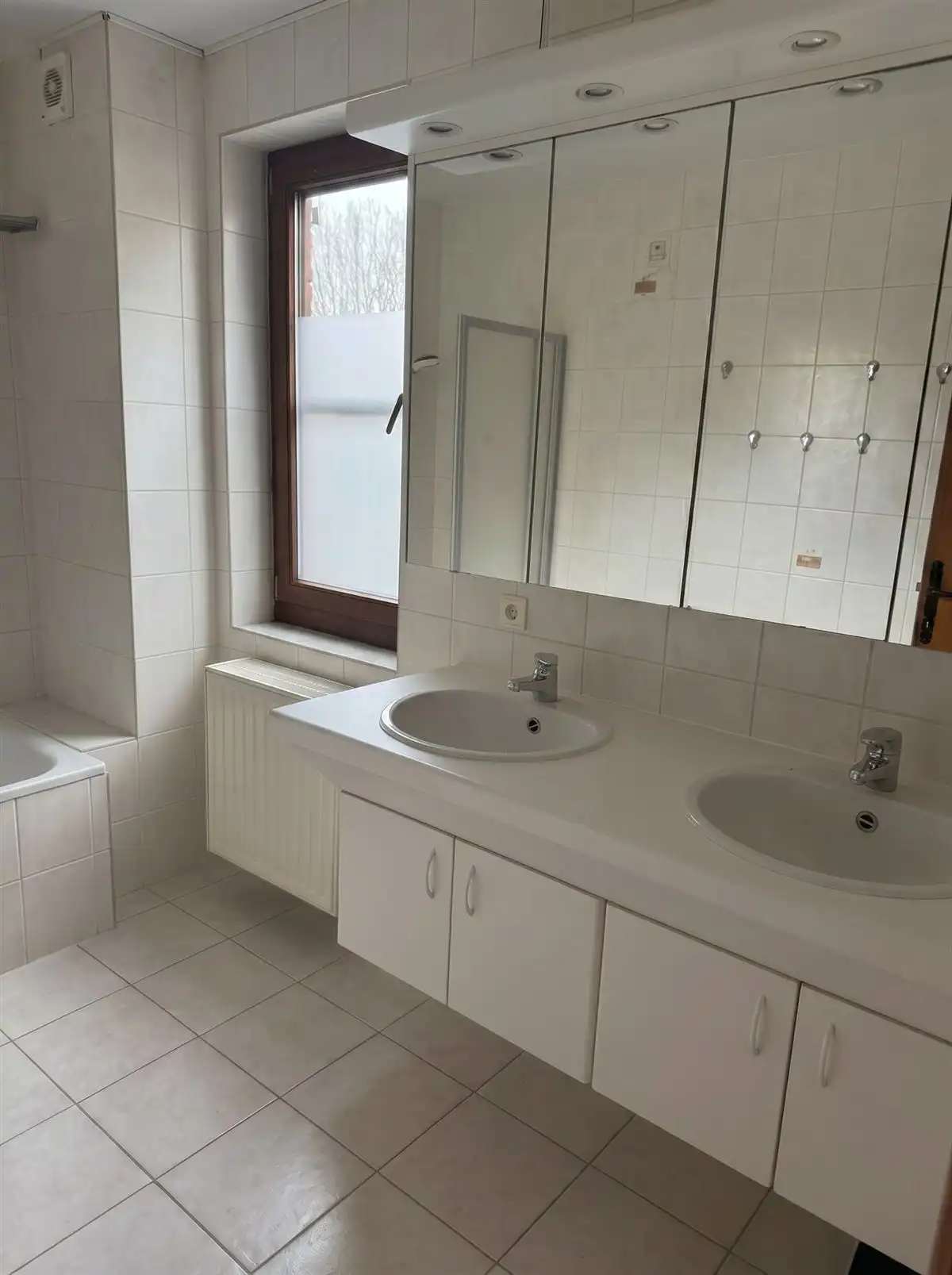 Ruime gezinswoning met grote tuin in groene omgeving foto 21