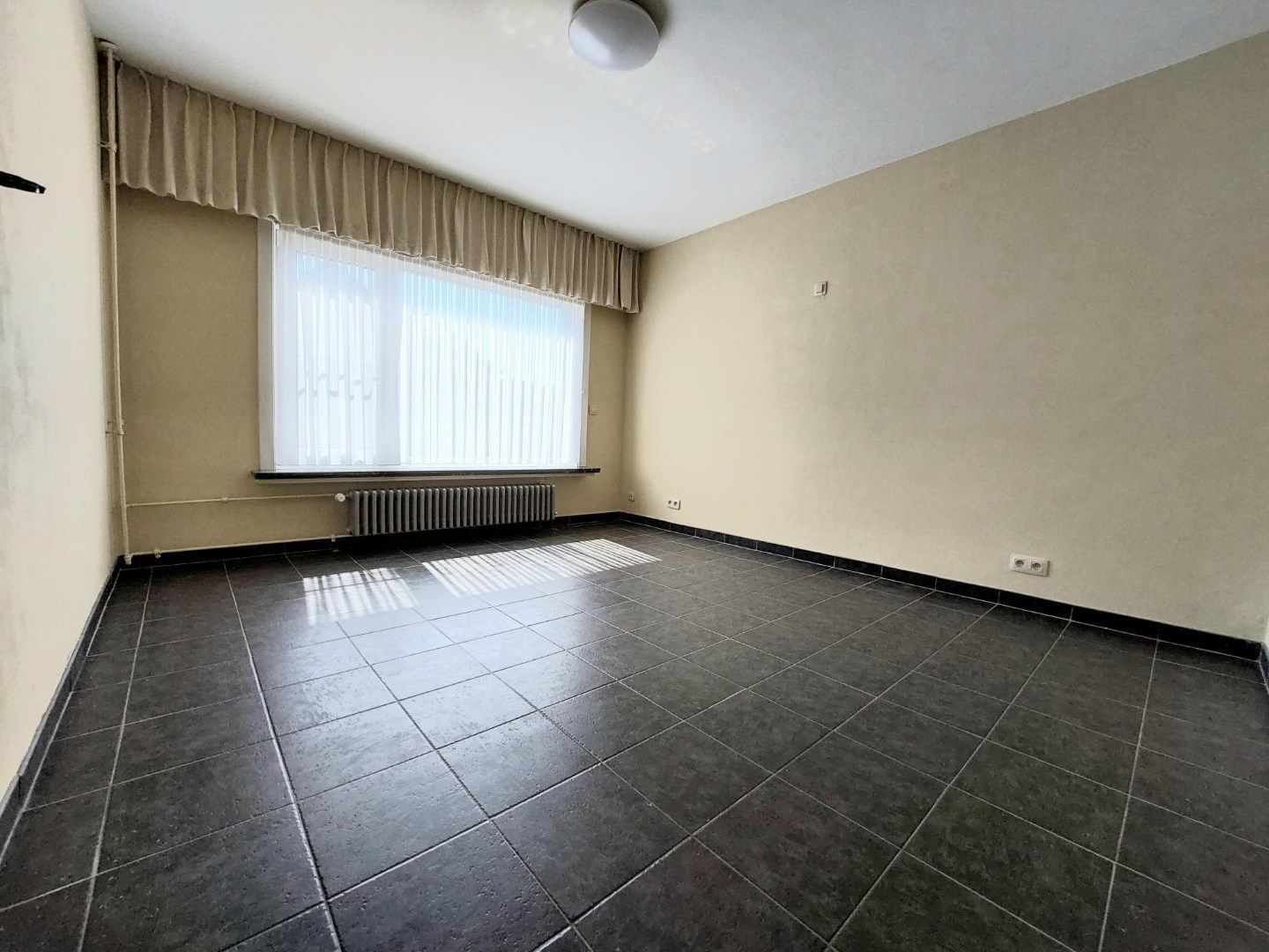 Ruime alleenstaande villa foto 12