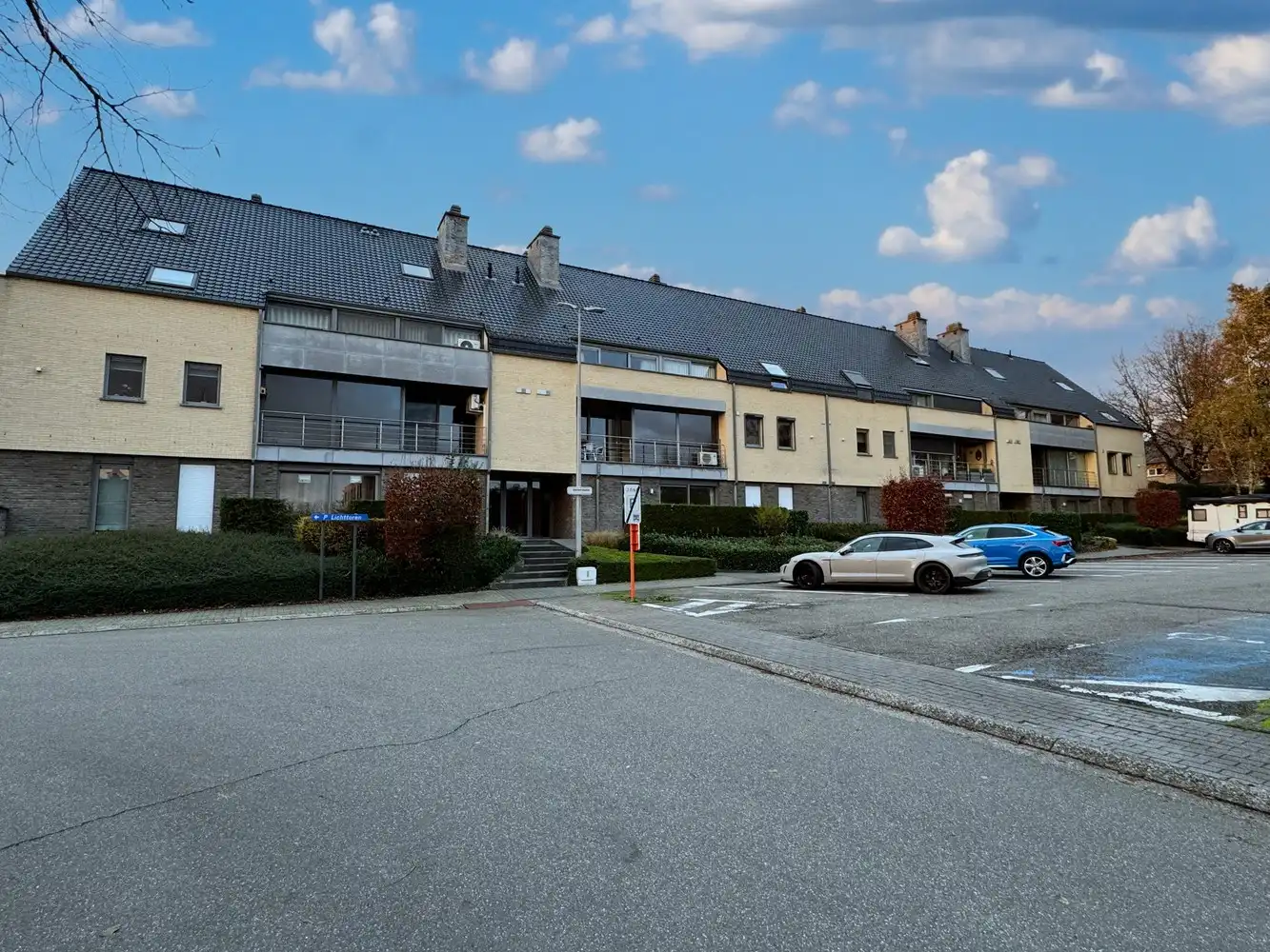 Stijlvol en rustig wonen in het centrum van Zutendaal foto {{pictureIndex}}