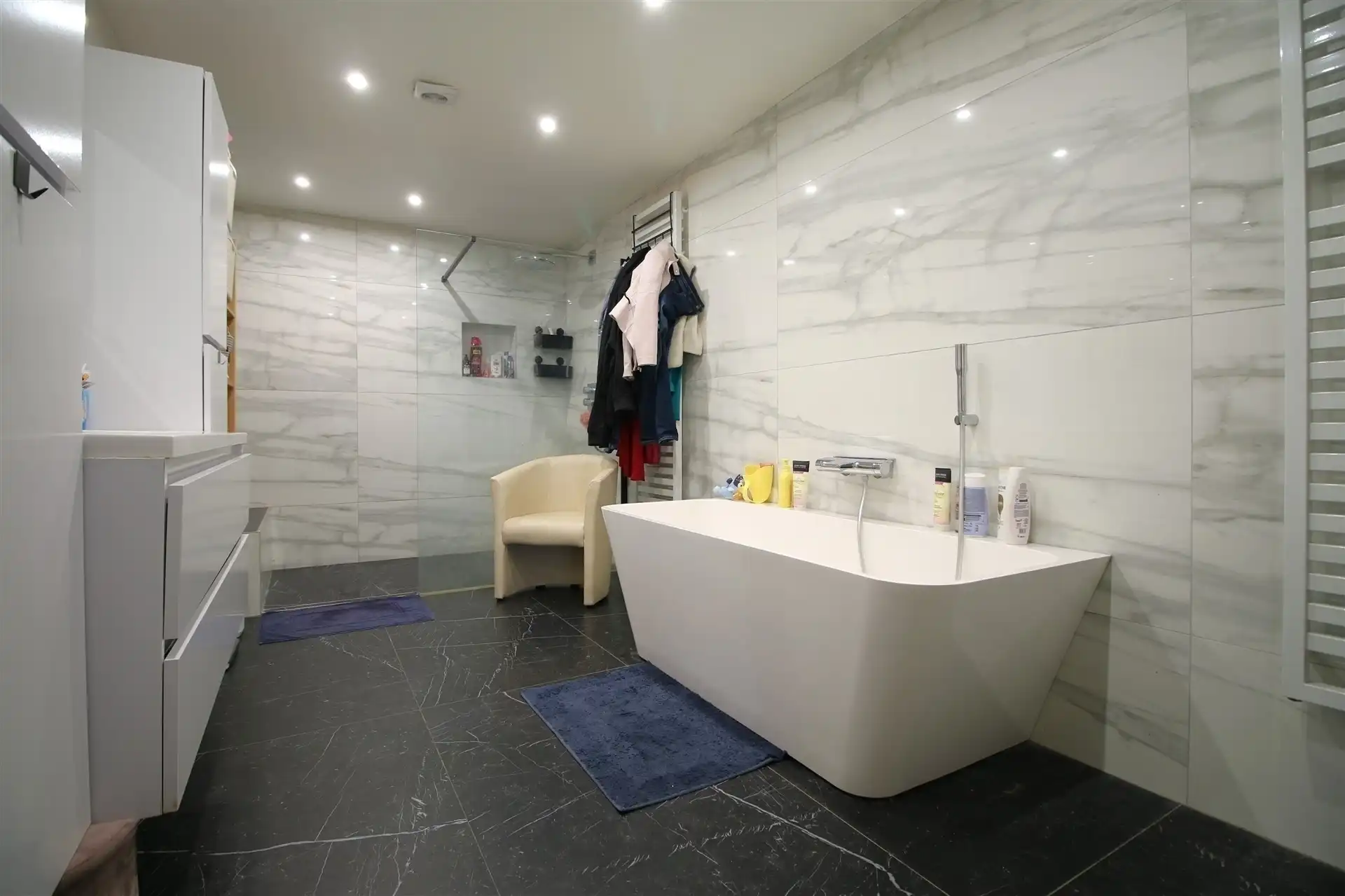 Gerenoveerde woning met 4 slaapkamers foto 11