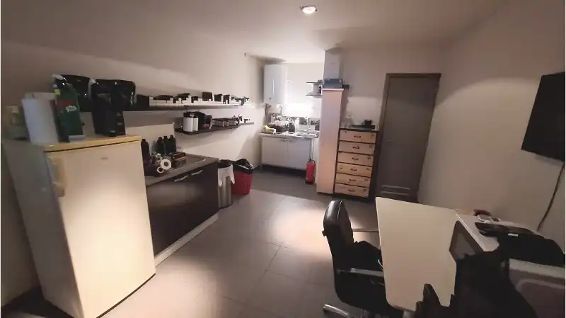 Instapklare handelruimte te huur in de Moerkerkse Steenweg in Sint-Kruis Brugge foto 8