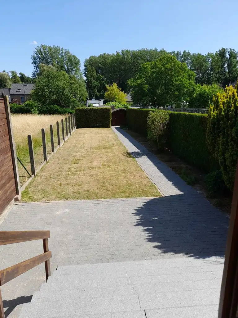 Halfopen bebouwing met 2 slpks, veranda en tuin foto 11