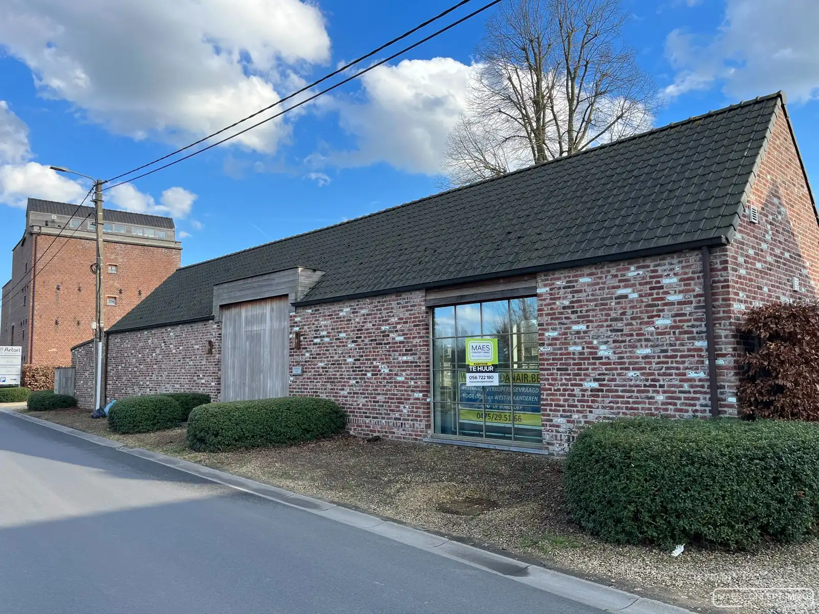 Karaktervol kantoor/praktijkruimte van 132 m² te huur in Waregem foto {{pictureIndex}}