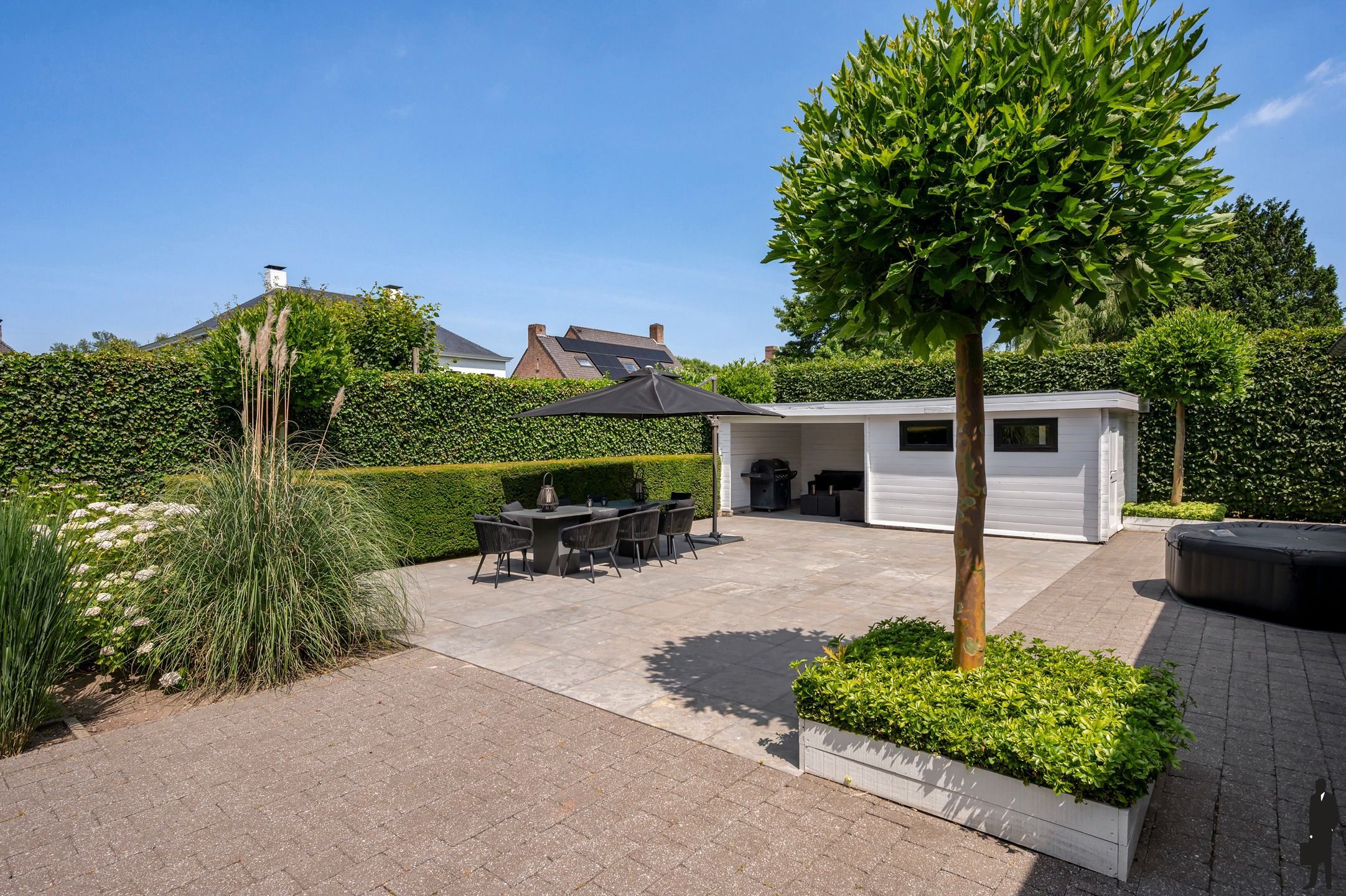 Tijdloze villa op perceel van ca. 1287 m².  foto 32