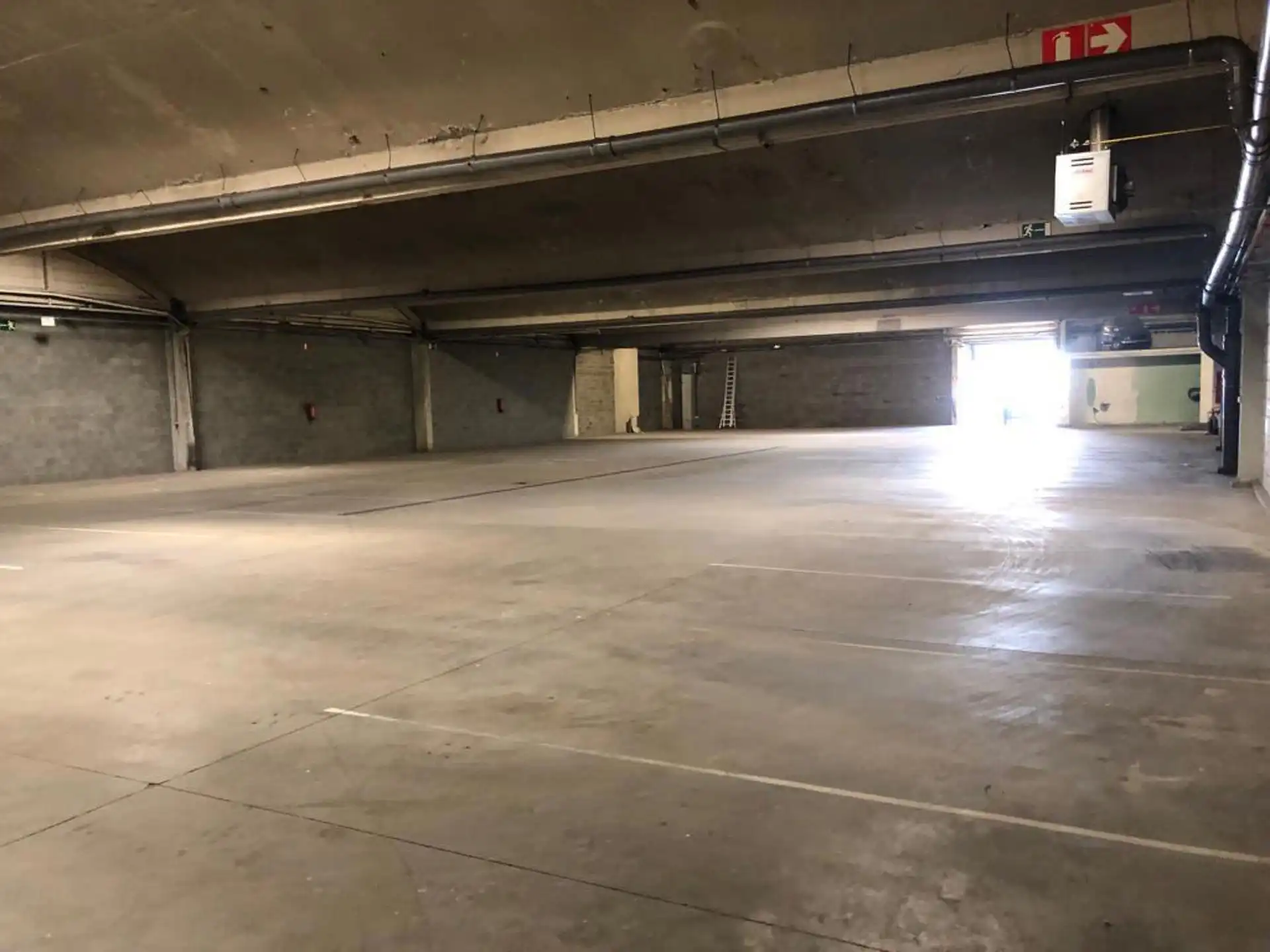 TE HUUR: magazijn 1.316m² foto 6