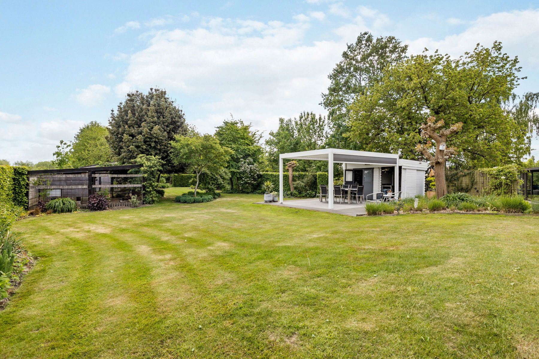 Open bebouwing met 360° landelijk zicht en 2 garages foto 6