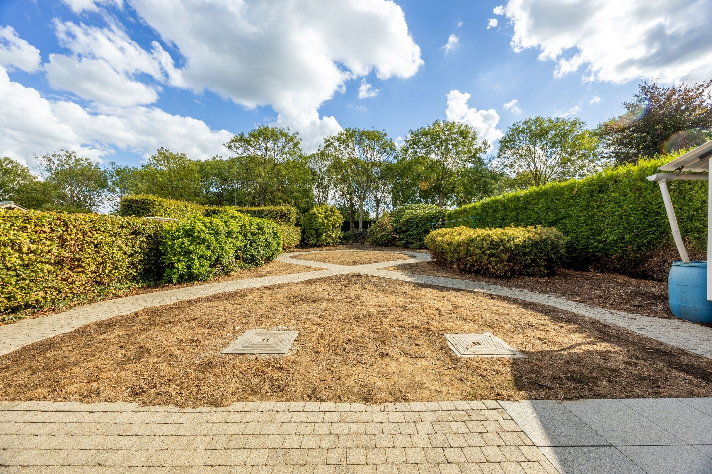 TRAPLOZE WONING MET ZONNIGE TUIN foto 3