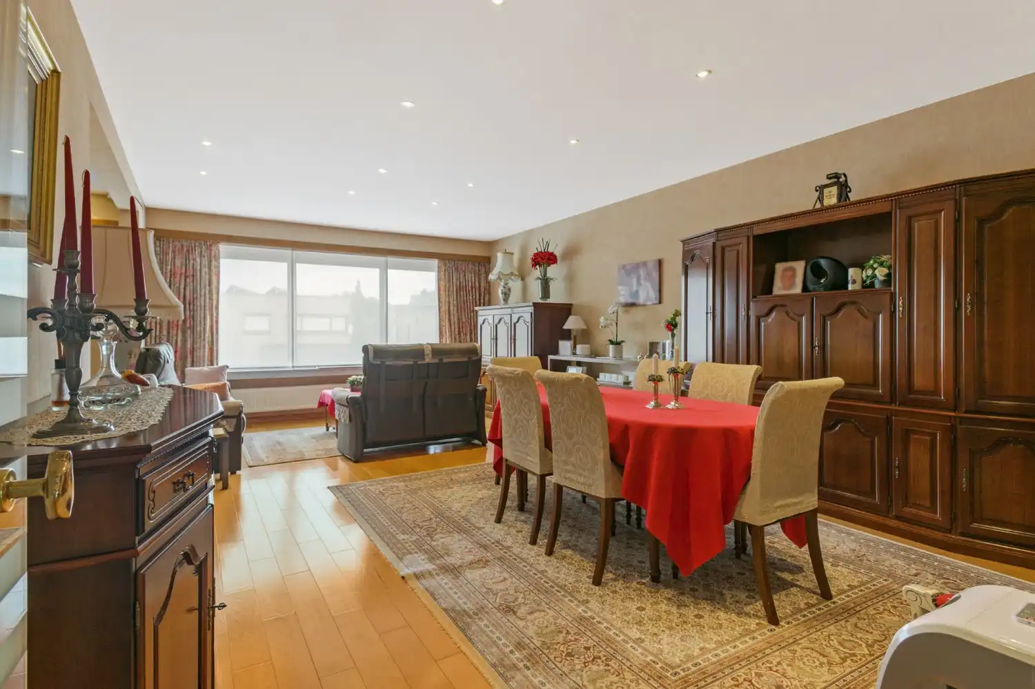 INSTAPKLAAR APPARTEMENT MET 3 SLK EN GARAGEBOX! foto 3