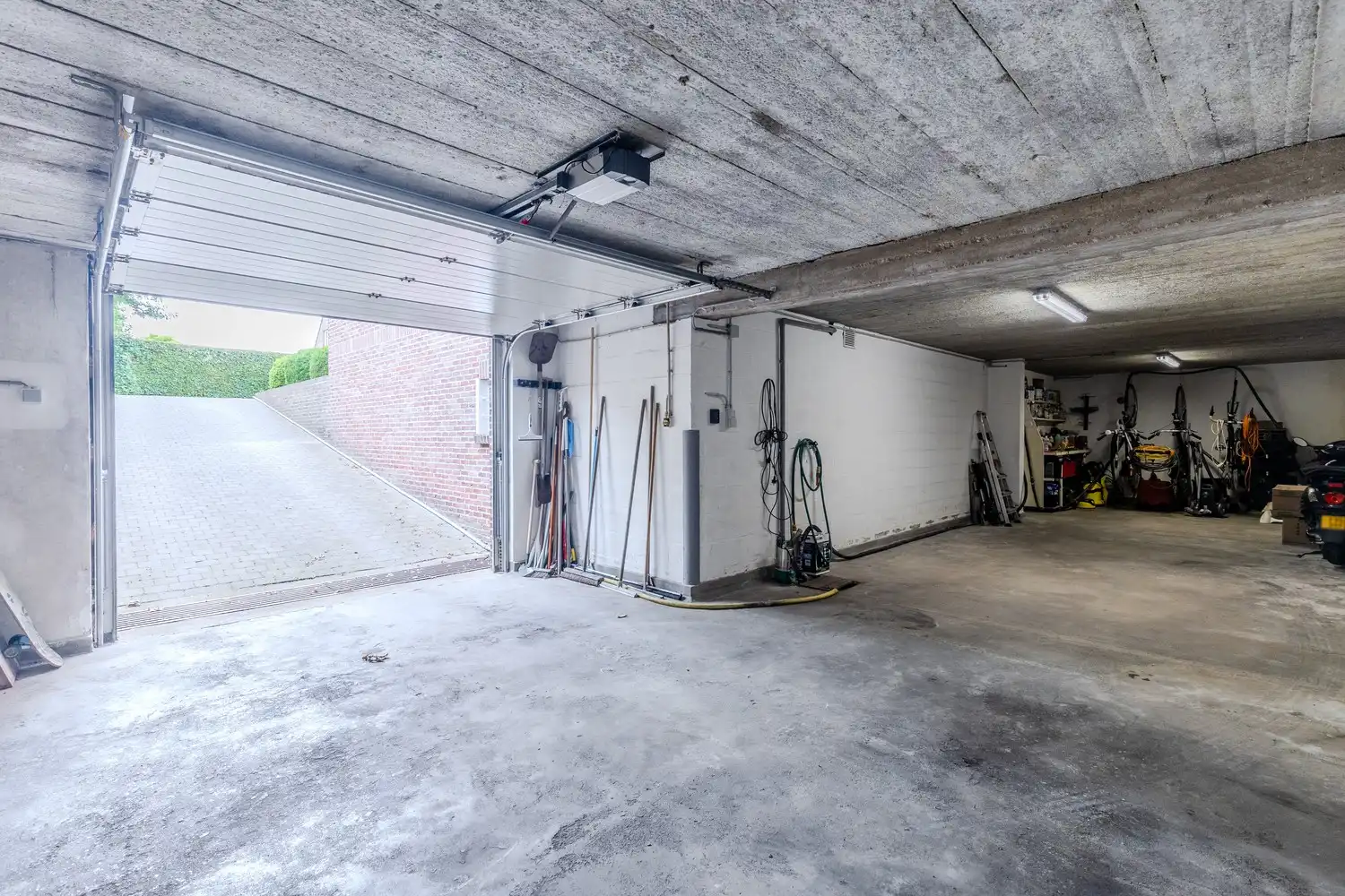 Verzorgde, instapklare woning met 3 slaapkamers én 2 badkamers in het gezellige Mopertingen, Bilzen-Hoeselt. foto 34