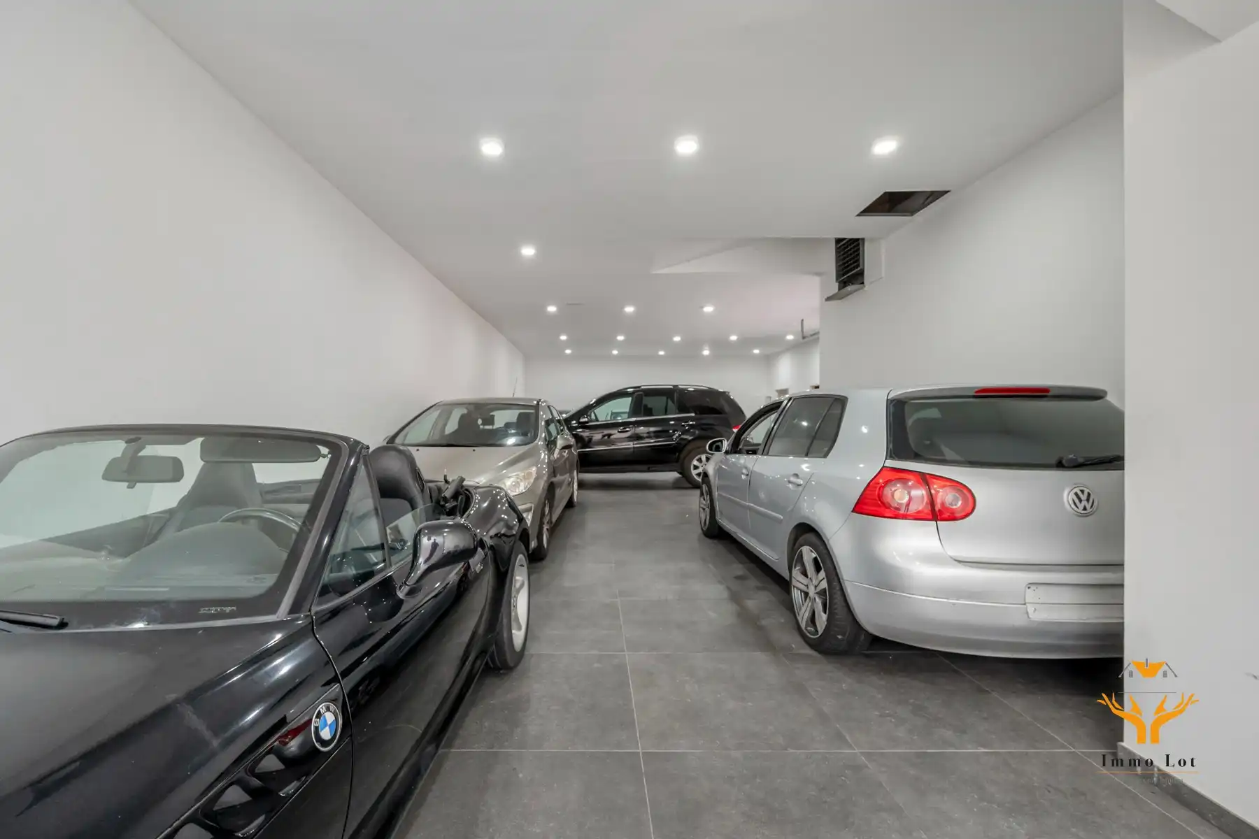 Woning met toonzaal, magazijn en garages te Hamme foto 3