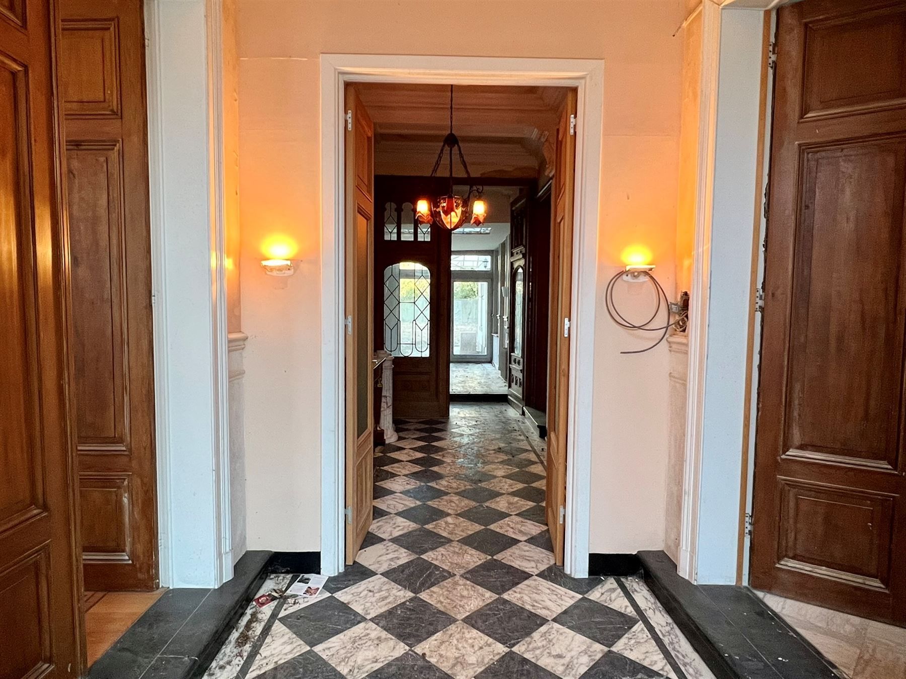 Karaktervol herenhuis met royale woonoppervlakte en tuin foto 2