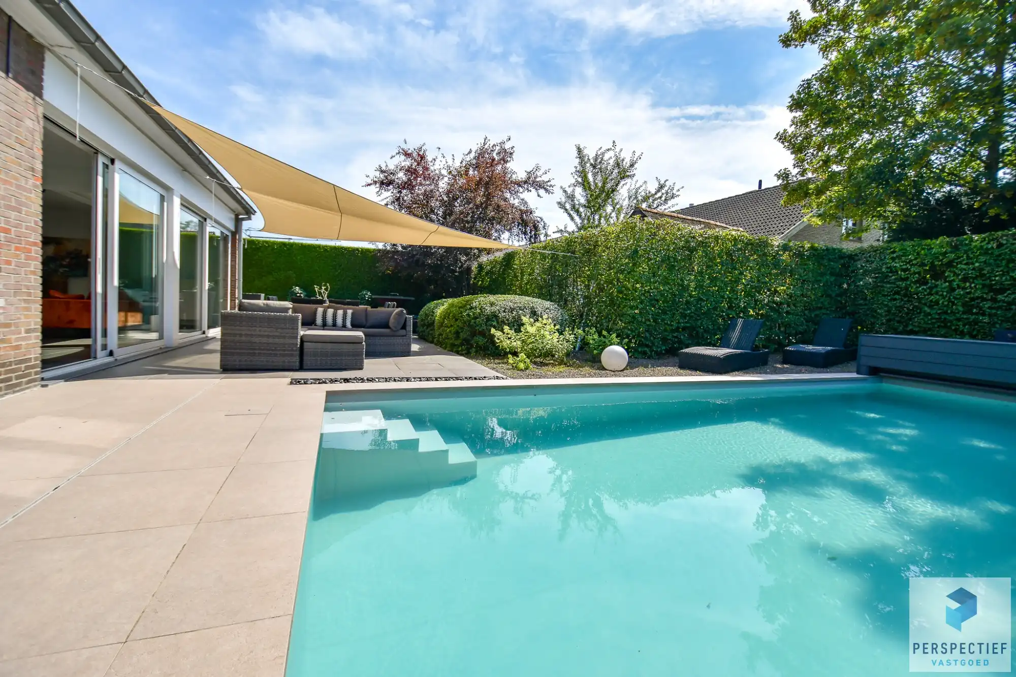 Ruime (254m²) instapklare gezinswoning met 4 slaapkamers, zwembad en poolhouse foto 26