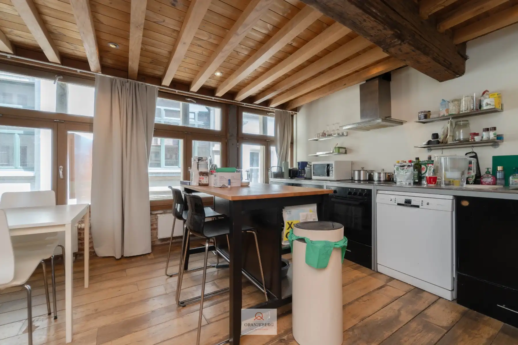 Charmant duplex appartement met ruim terras op toplocatie in het centrum foto 3