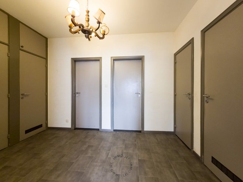 Lichtrijk twee-slaapkamer appartement inclusief garage in hartje Beveren foto 2