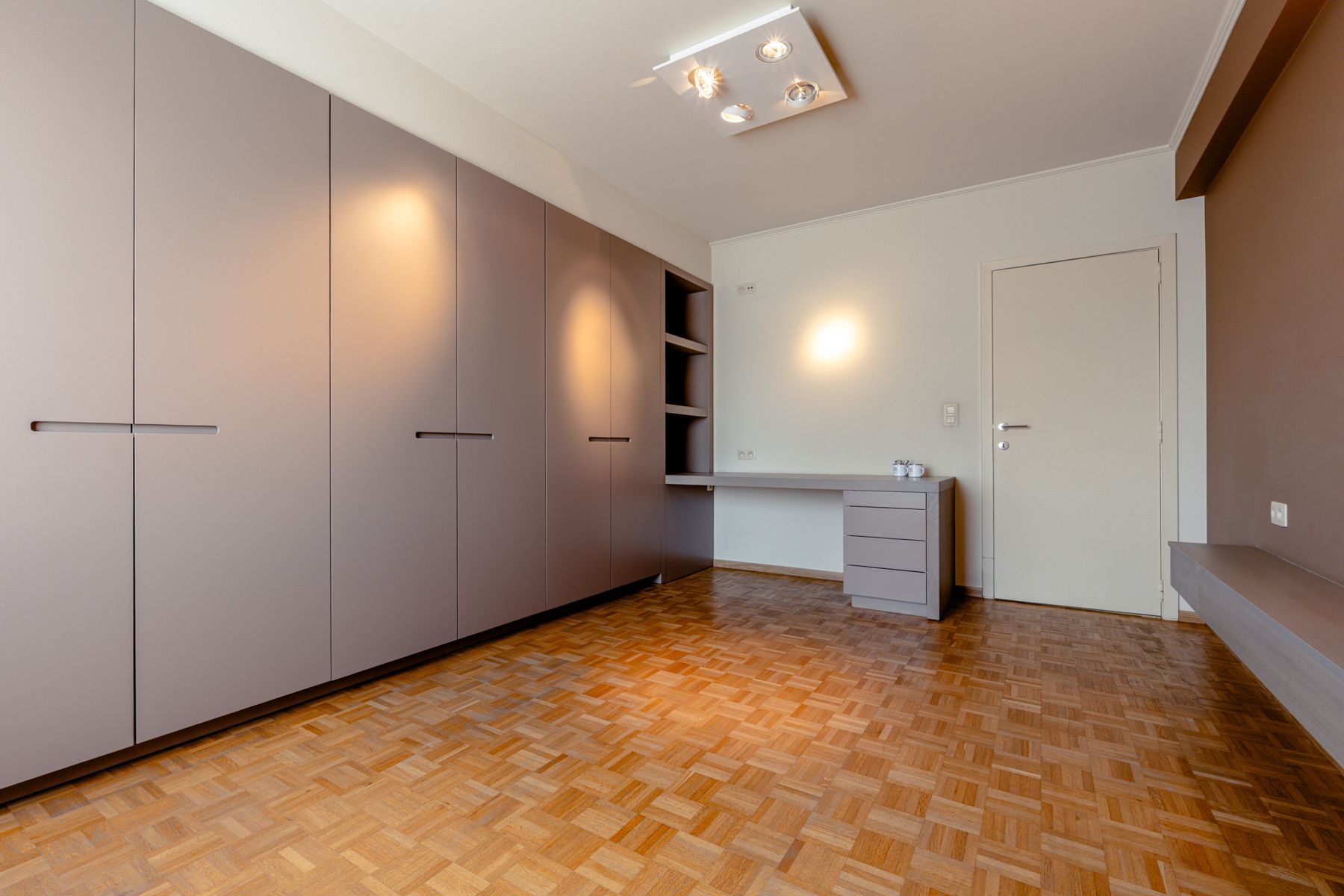 Gerenoveerd 2 slaapkamer appartement met privé kelder foto 8