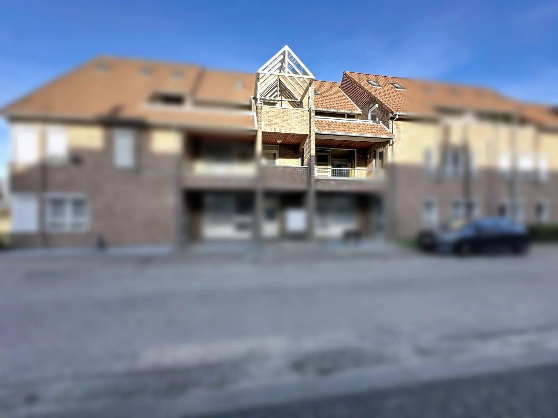 Duplex appartement met 1 slaapkamer, terras en garage. foto {{pictureIndex}}