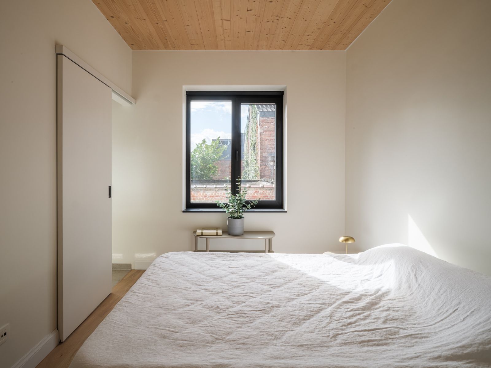 Lichtrijk gerenoveerde duplex vlakbij Gent centrum foto 10