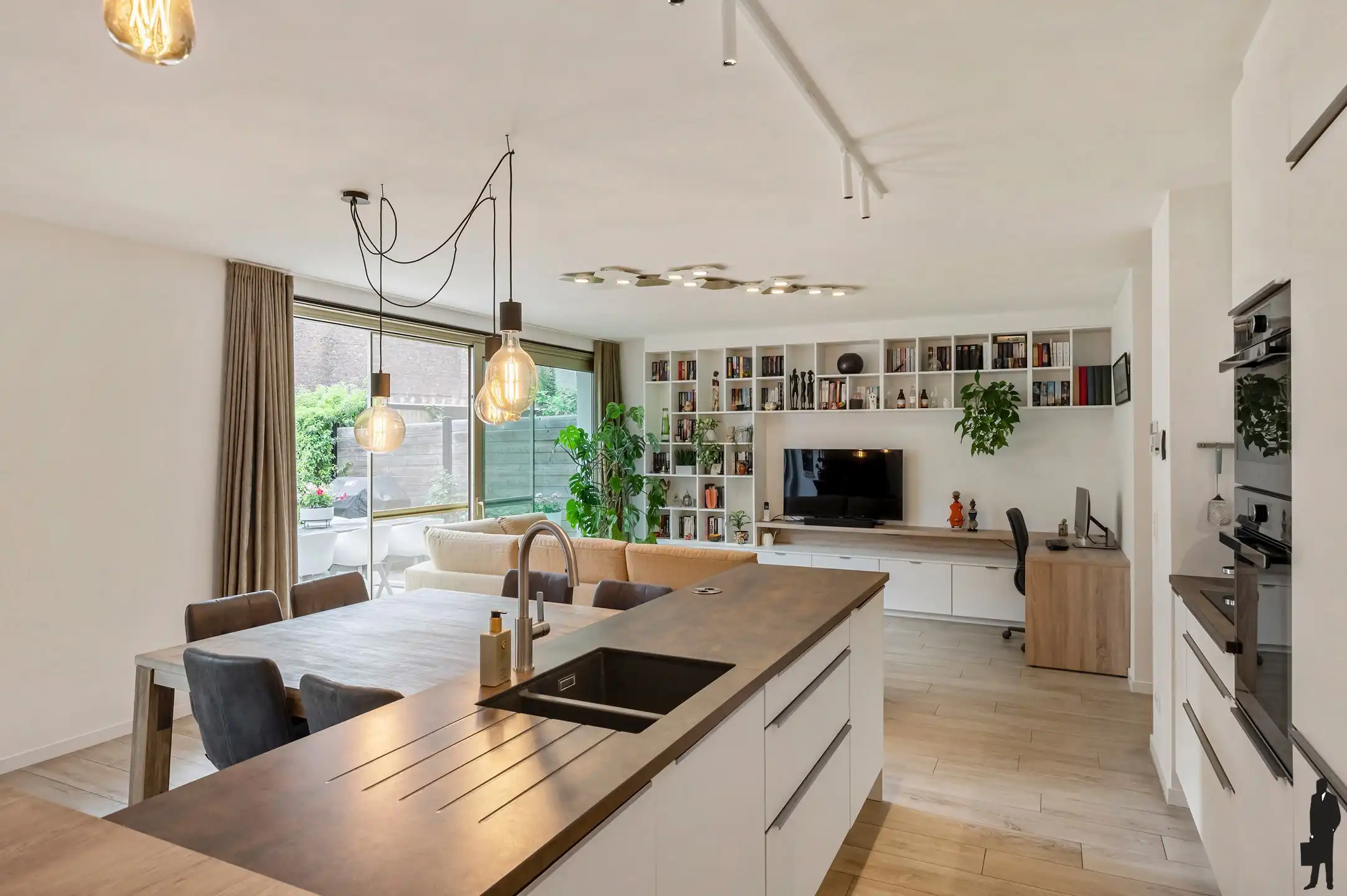 Instapklaar gelijkvloers appartement met zonnige tuin foto 8