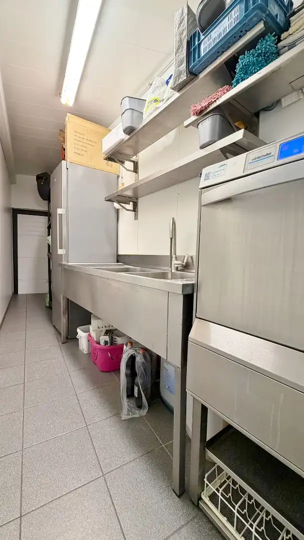 Unieke kans: Instapklaar restaurant met woonst in hartje Watou foto 9