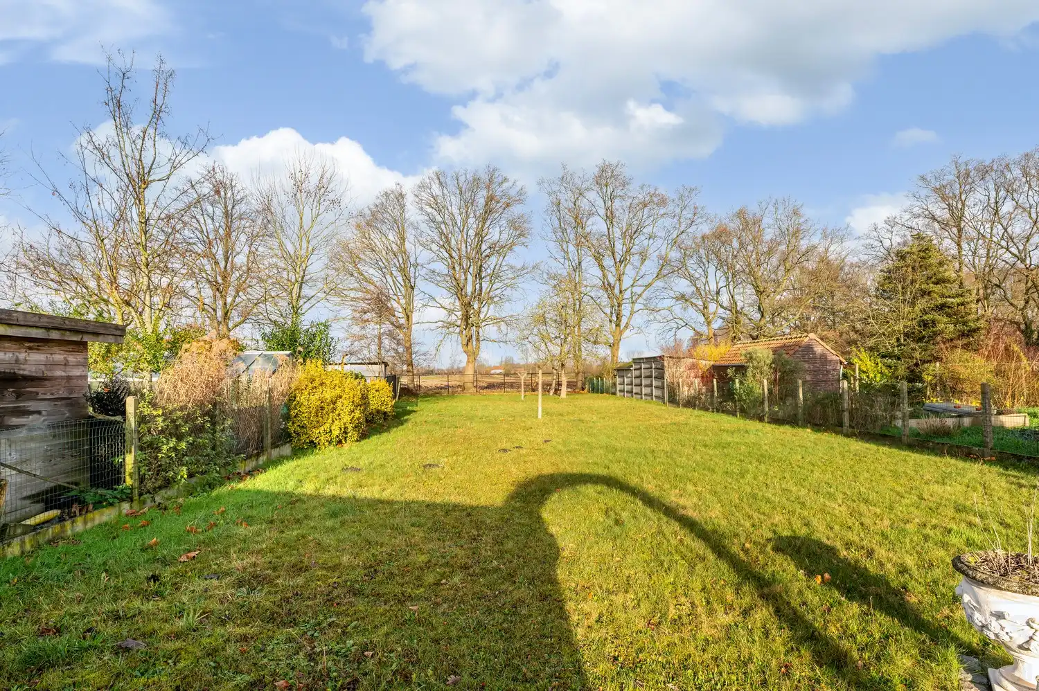 Goed onderhouden woning met tuin. foto 24