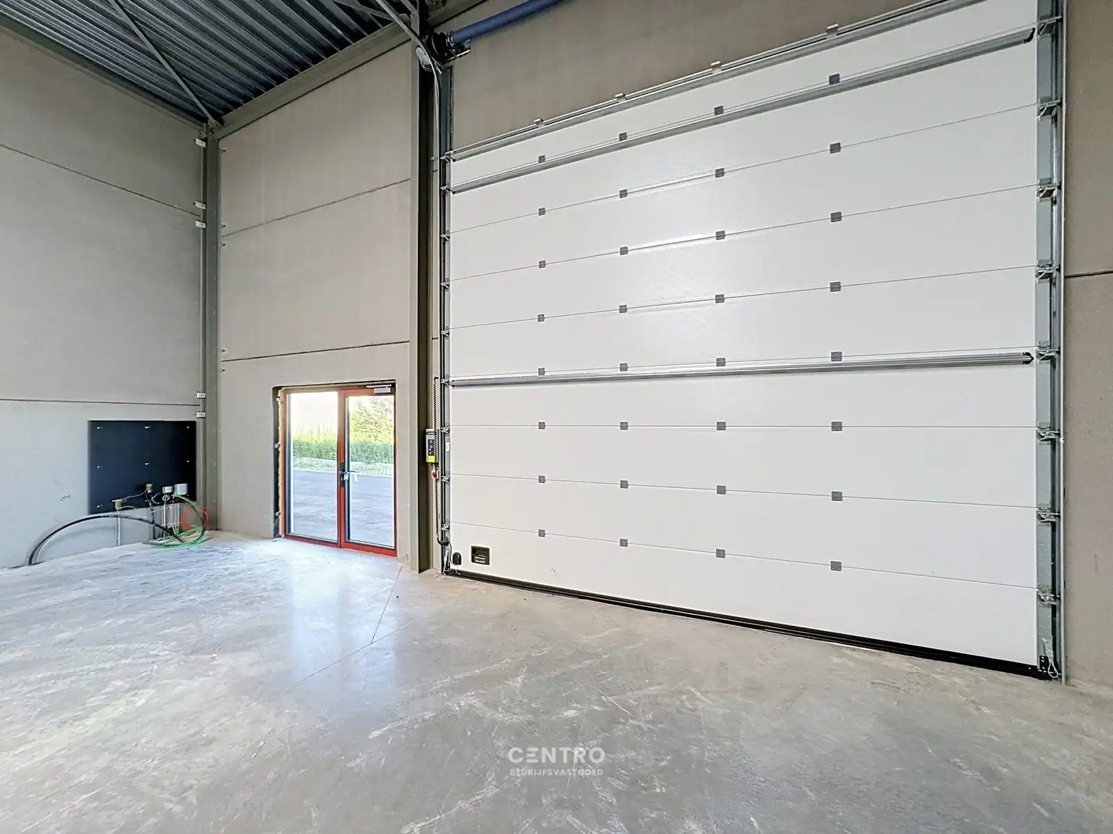 NB MAGAZIJN (203m²) inclusief 1 private PARKEERPLAATS op industriezone "Schatting" te Zedelgem foto 4