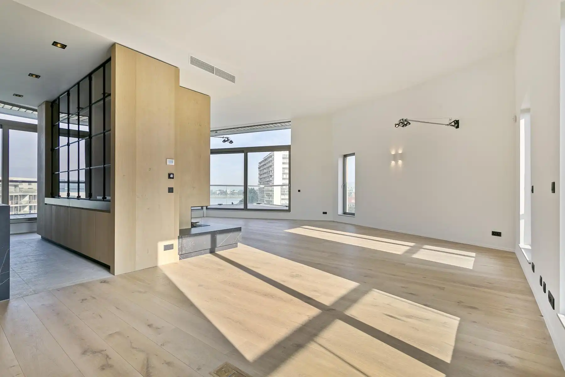 ANTWERPEN-ZUID - Luxueuze penthouse met riant terras en royale parkingfaciliteit foto 2