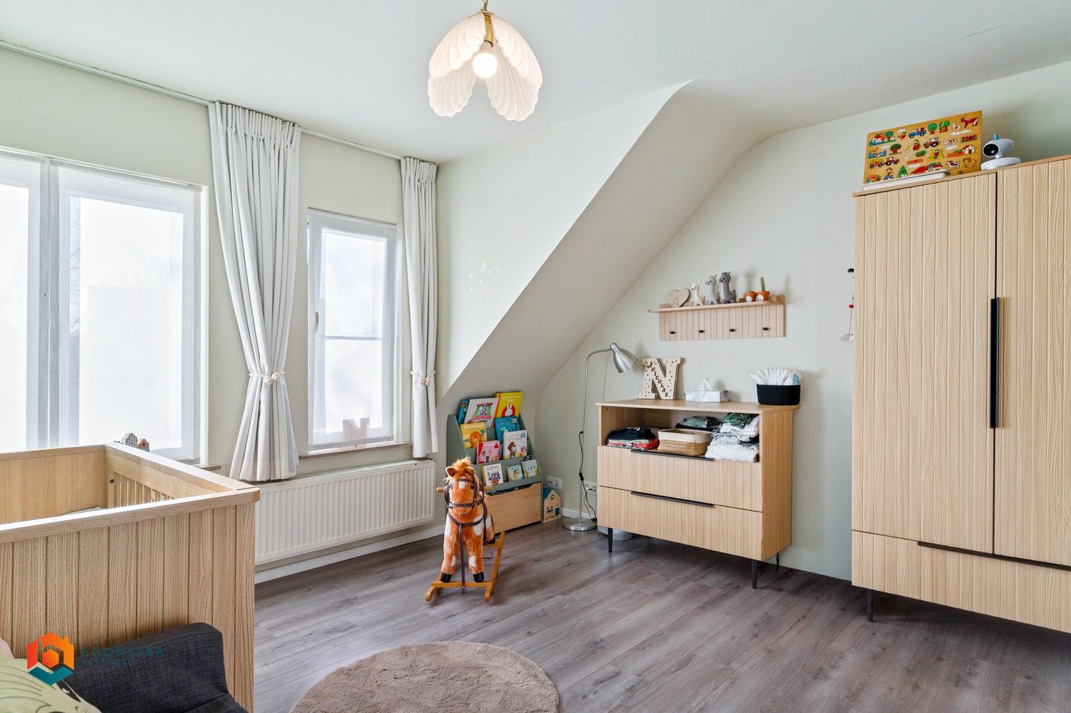 Instapklare woning met 2 slpkrs, tuin, garage en carport te Emblem foto 22