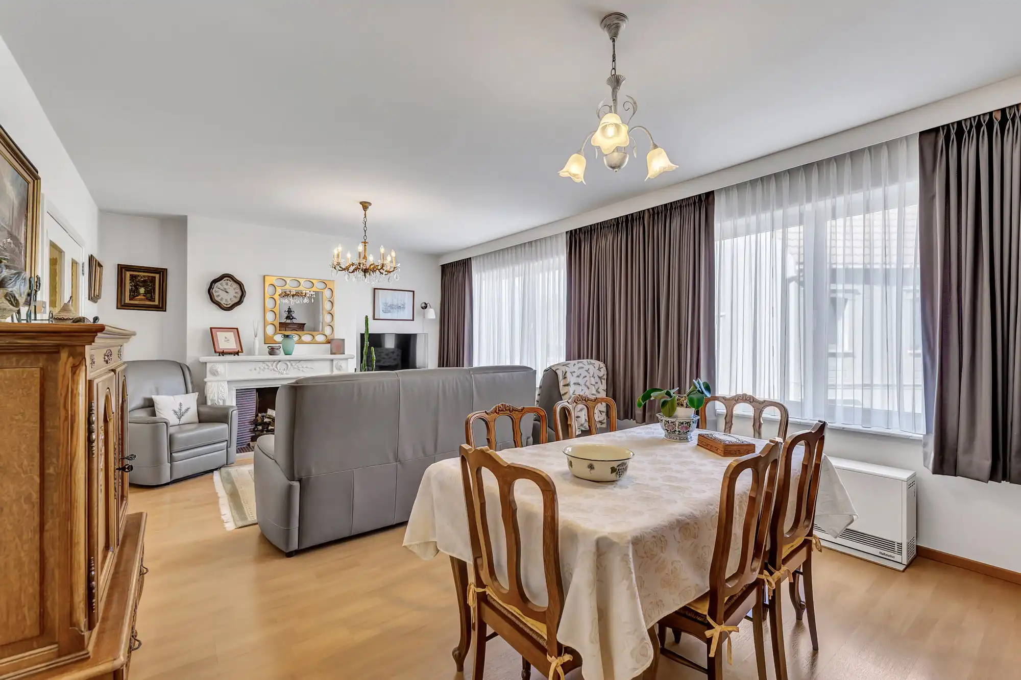 Instapklaar 2-slaapkamerappartement met terras en garage foto 5