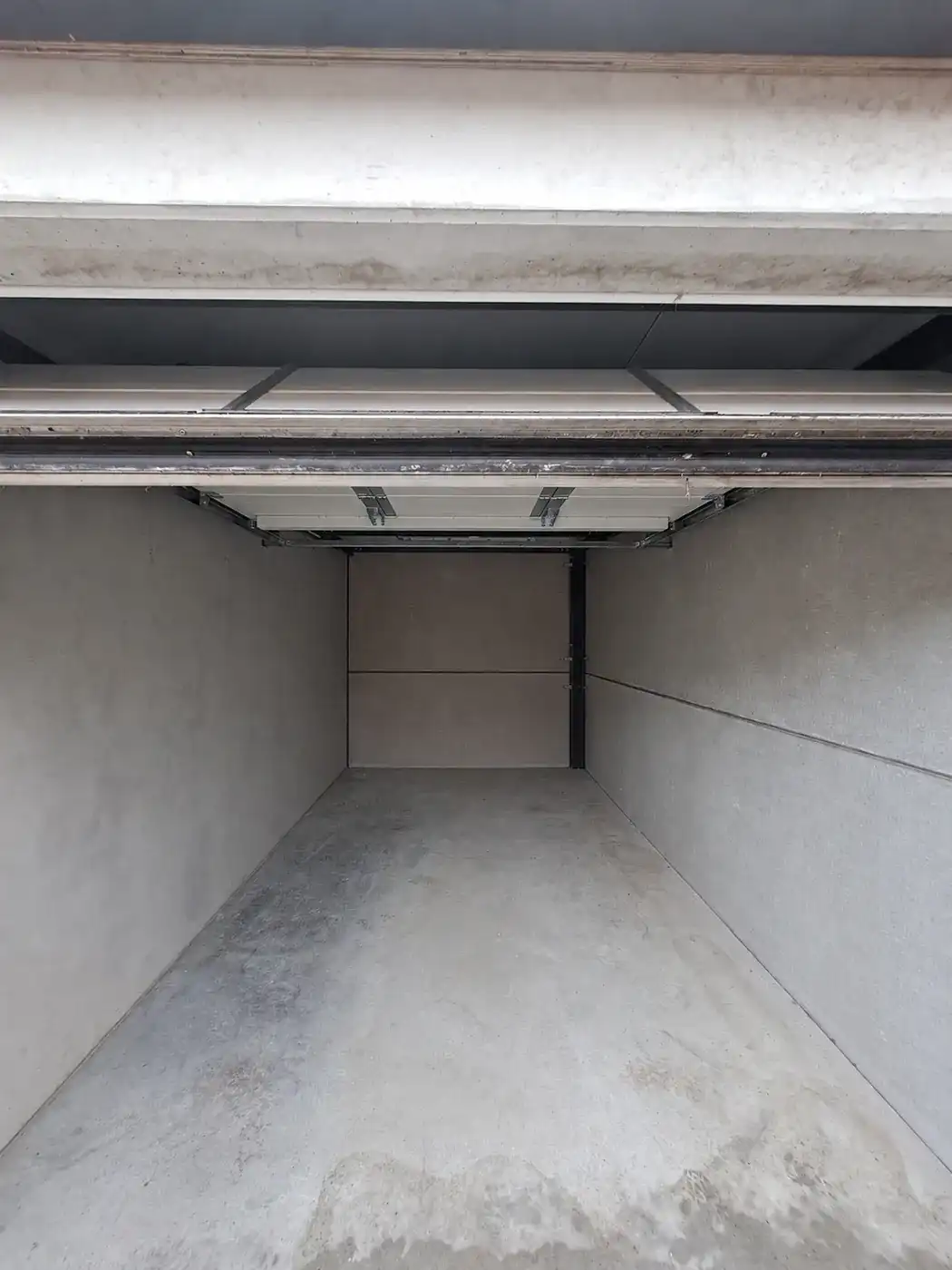2 garageboxen in uitstekende staat te huur - Leopoldstraat foto 4
