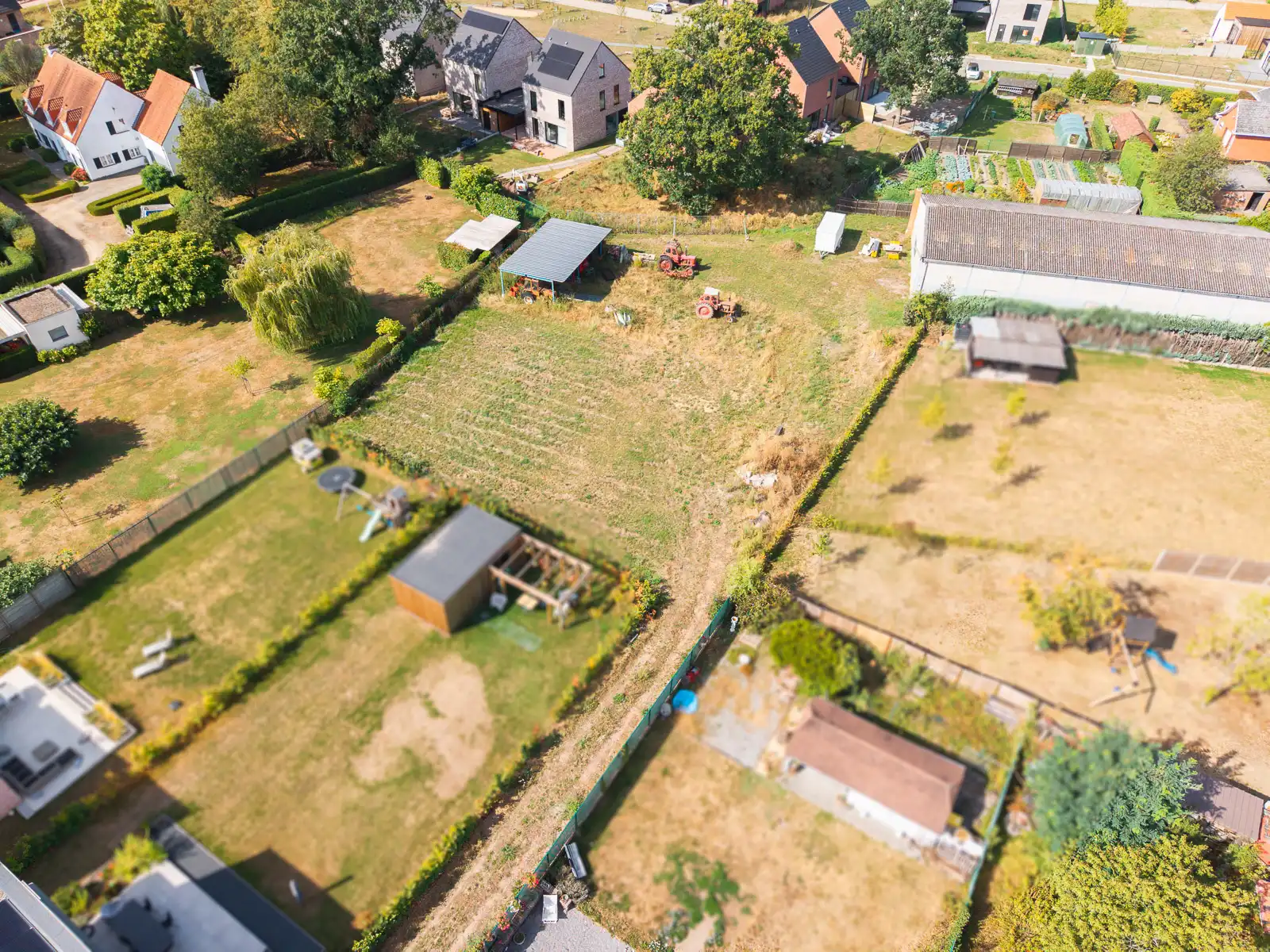 Ruime bouwgrond in doodlopende straat foto 4
