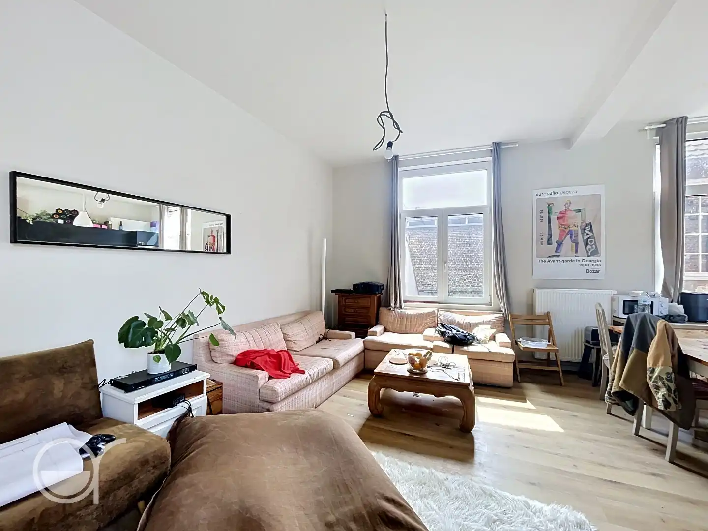 Ruime rijwoning gelegen in centrum Gent foto {{pictureIndex}}