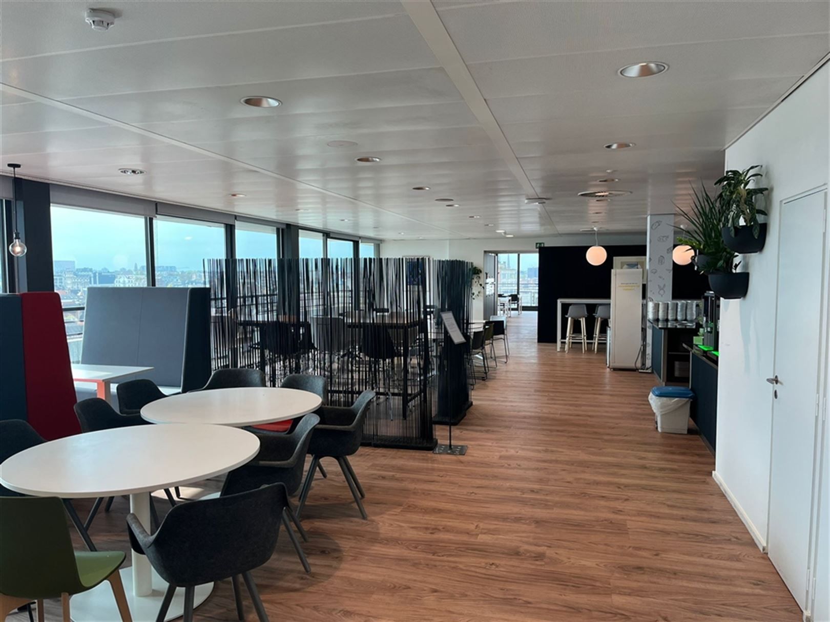 Modern kantoor op wandelafstand van Zurenborg foto 9