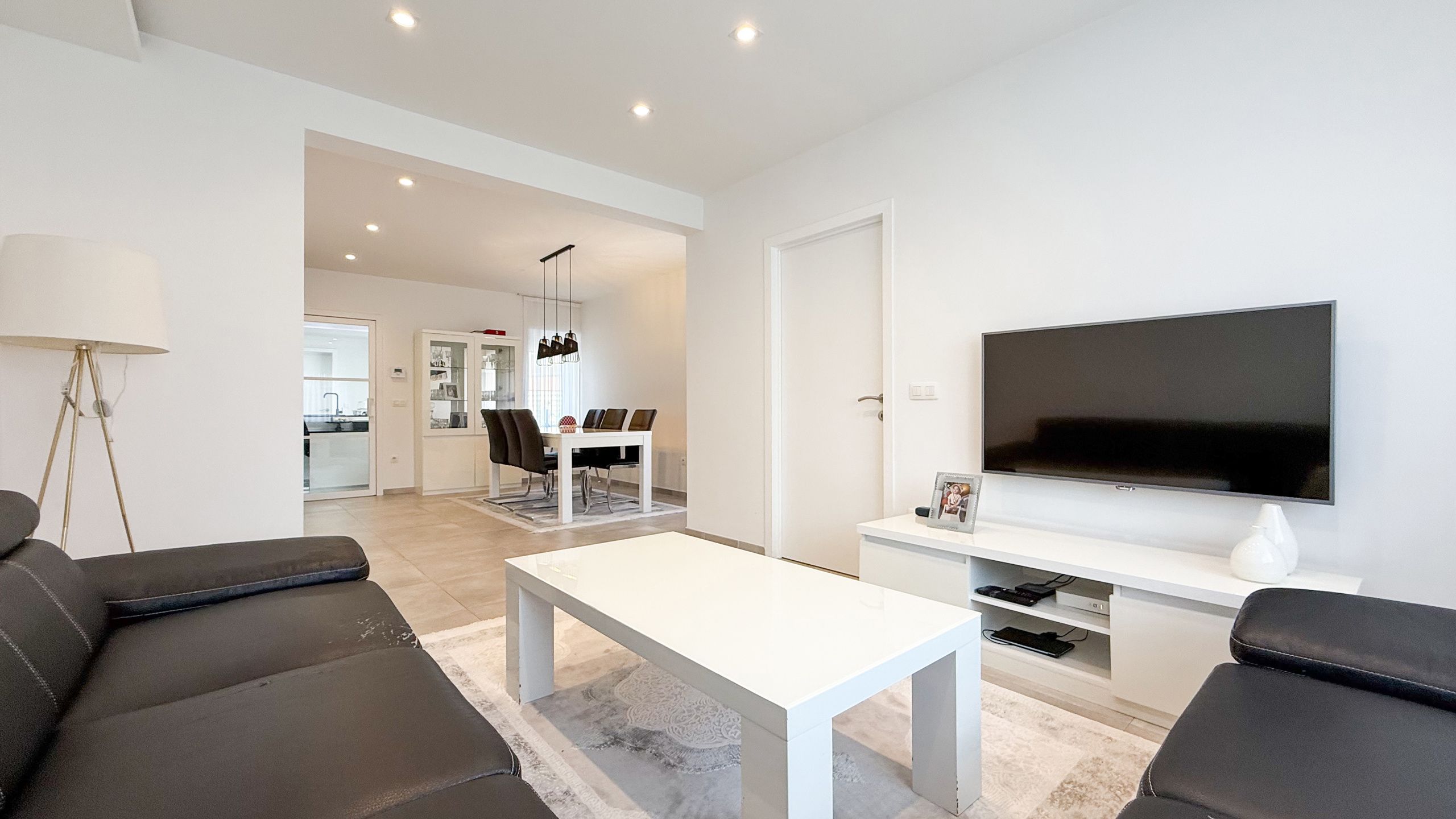 Instapklare, volledig vernieuwde woning met tuin in Beringen foto 2