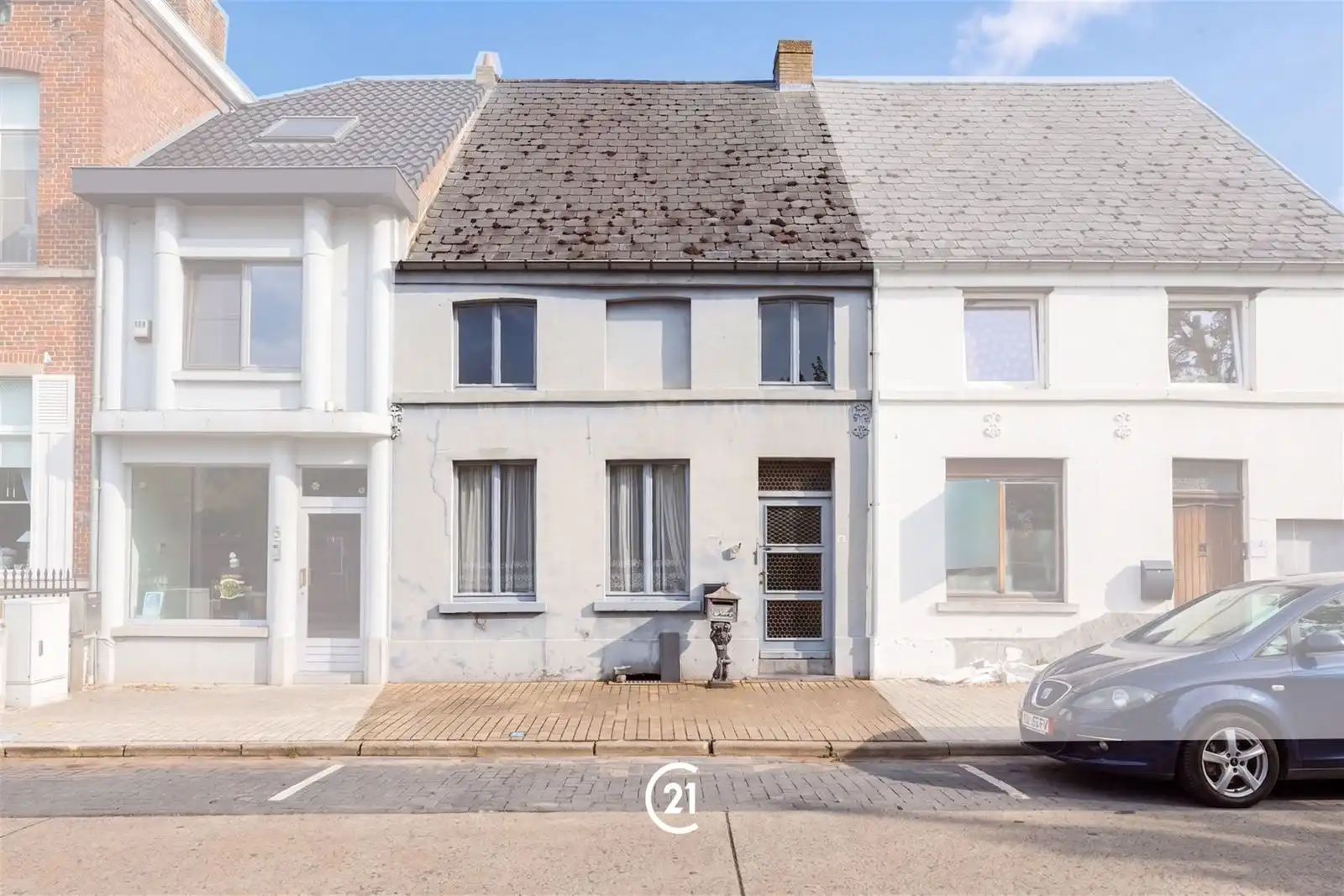 Hoofdfoto van de publicatie: Te renoveren woning in Herzele.