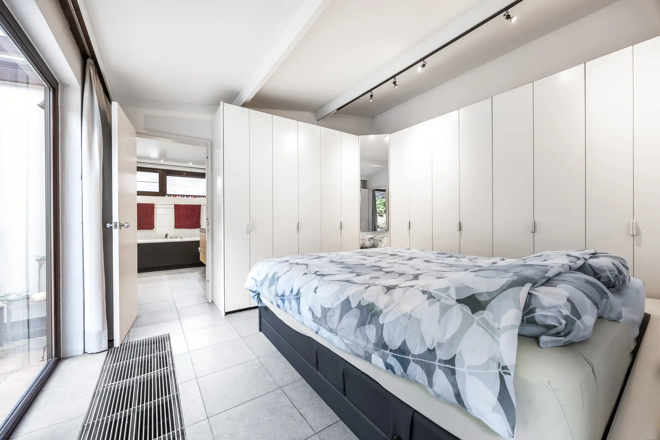 Unieke villa gelegen in een oase van rust foto 19
