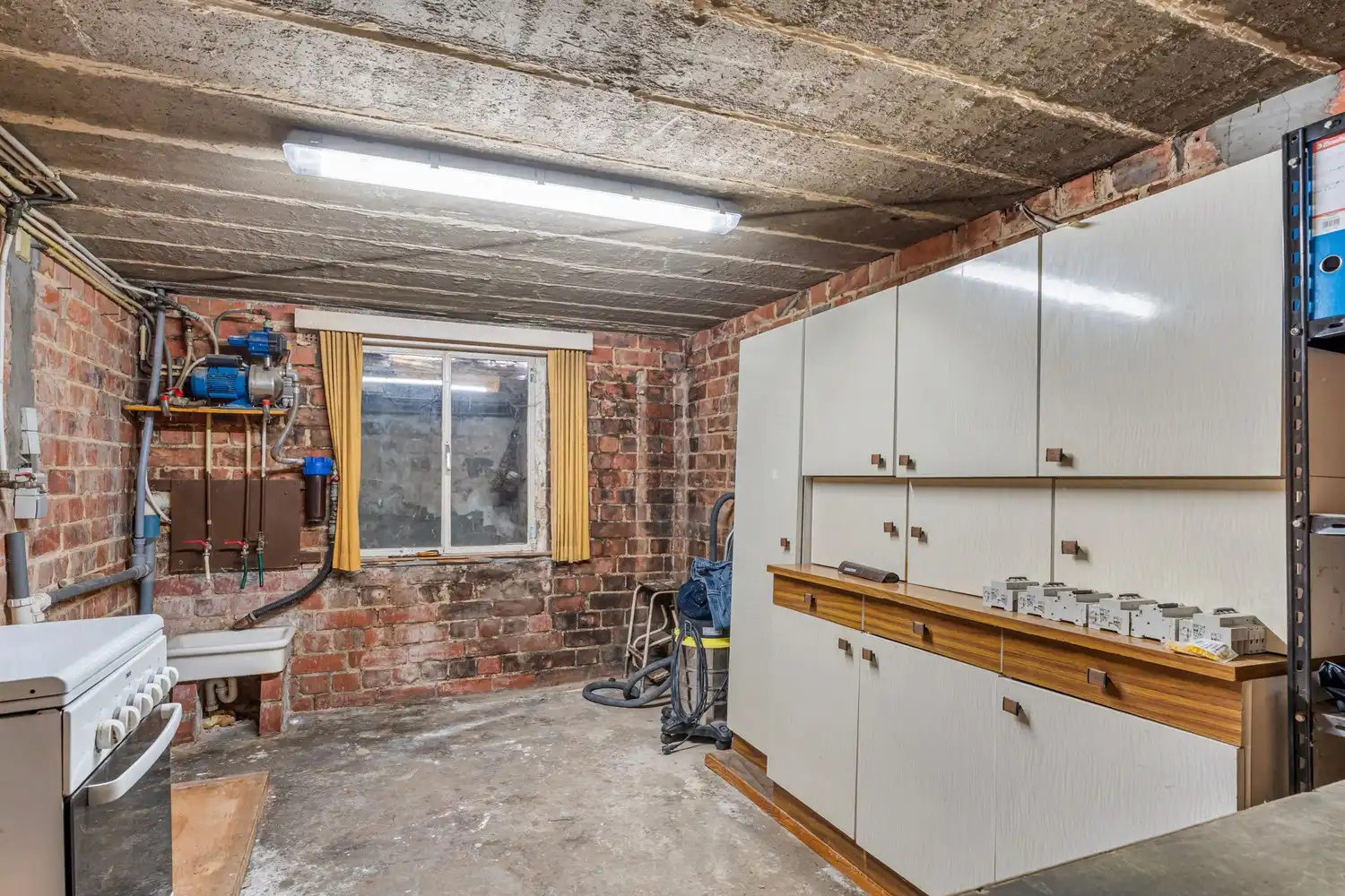 Goed gelegen en half open woning met 3 ruime slaapkamers, een extra leefruimte, een garage en een tuin te Kessel-Lo! foto 23