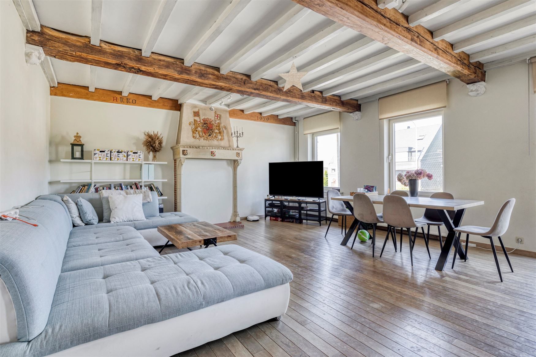 Duplex appartement te huur in het voormalige gemeentehuis van Leerne foto {{pictureIndex}}