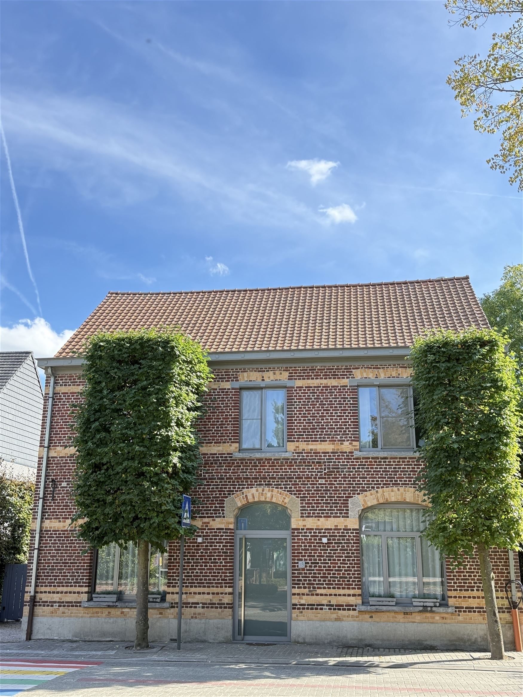 Hoogwaardig afgewerkte herenwoning met zicht op groen en volledige privacy in het hart van Bottelare. foto 47