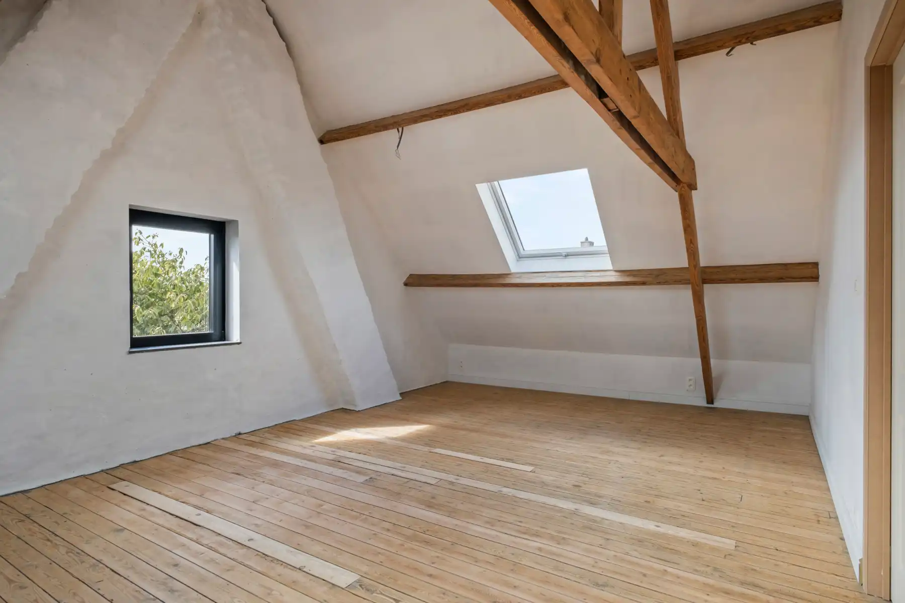 Charmante, volledig gerenoveerde woning foto 20
