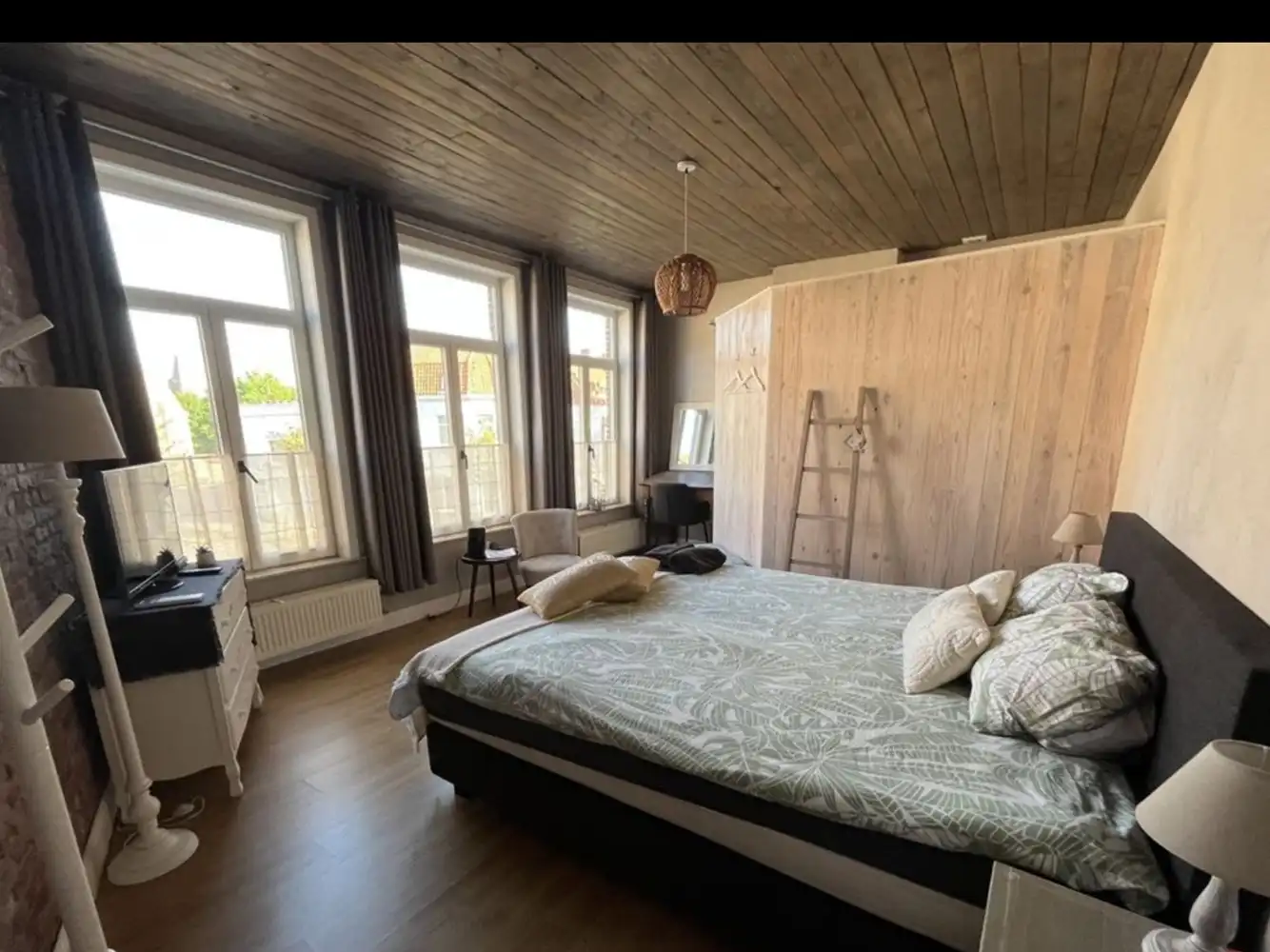 Op steenworp van Brugge centrum, INSTAPKLAAR CHARMANT ENERGIEZUINIG RUIM BURGERHUIS met MOOIE GROTE TUIN , 3 SLPKS en 3  badkamers VERGUNNING VOOR GASTENKAMERS foto 12