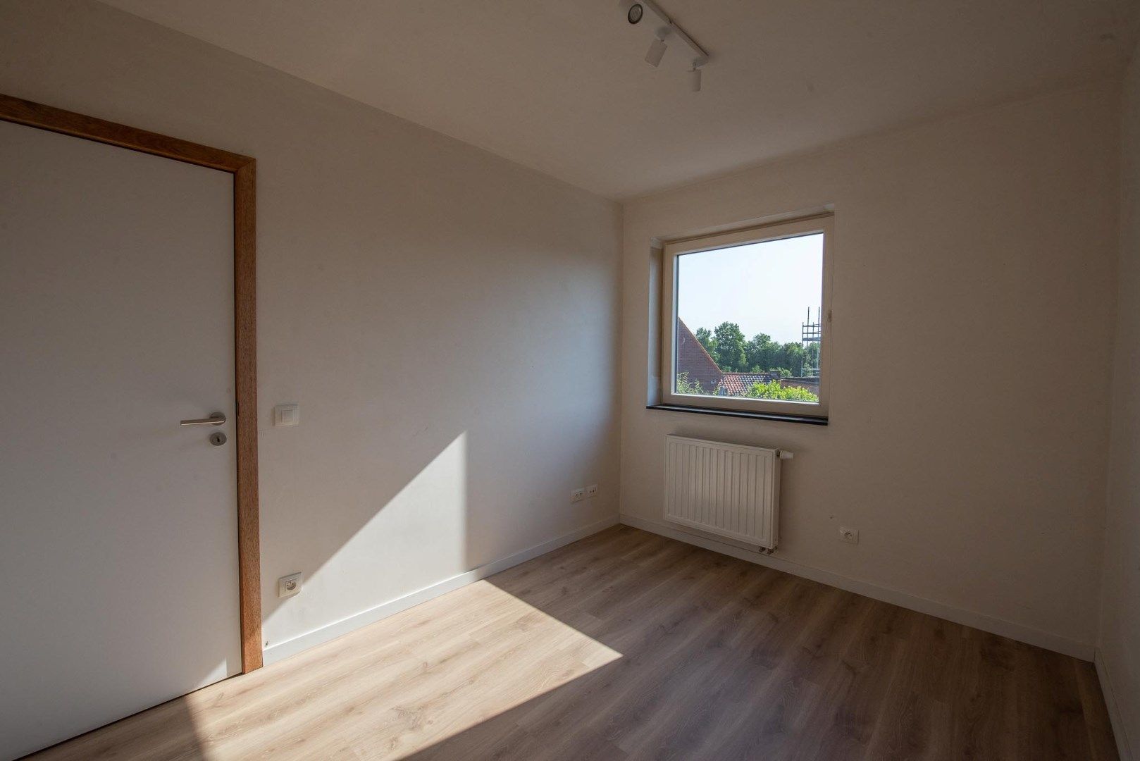Energiezuinige recente woning met 3 slaapkamers, tuin en carport in rustige straat te Sint-Joris foto 15