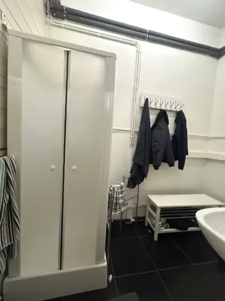 Moderne KMO-unit met 299 m² kantoren en 324 m² magazijn – nabij R4 foto 17