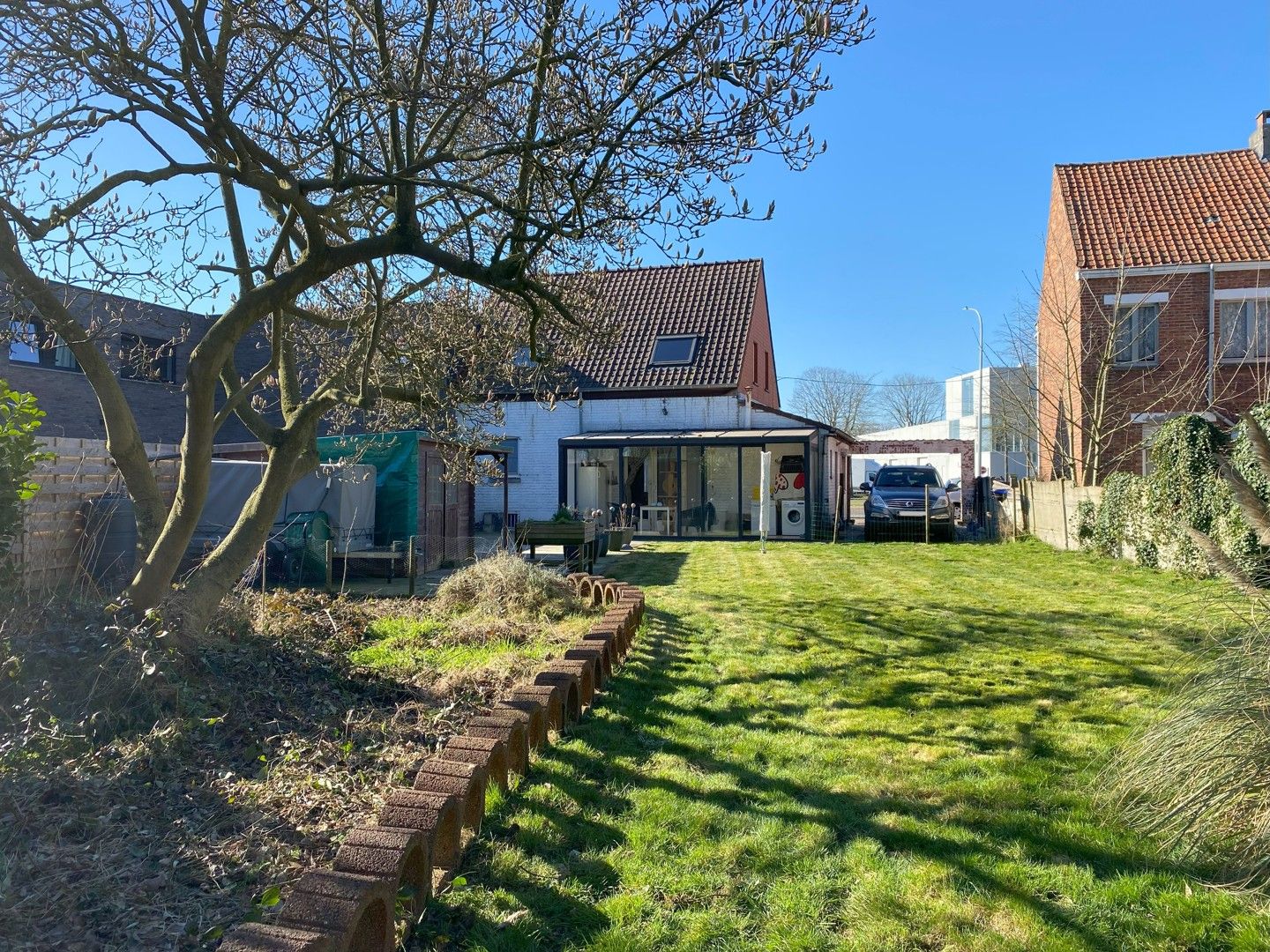 Woning met karakter te koop op een uitgestrekt perceel van 3.264m² foto {{pictureIndex}}