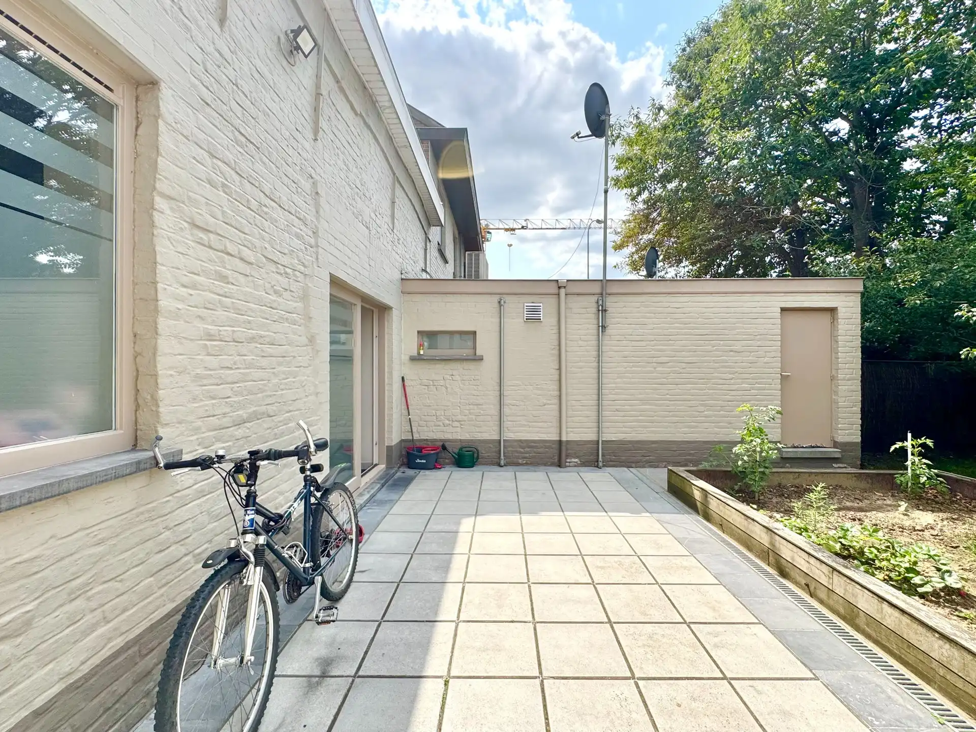 ENERGIEZUINIG GEBOUW MET 2 GROTE GARAGES - 553 M² foto 5