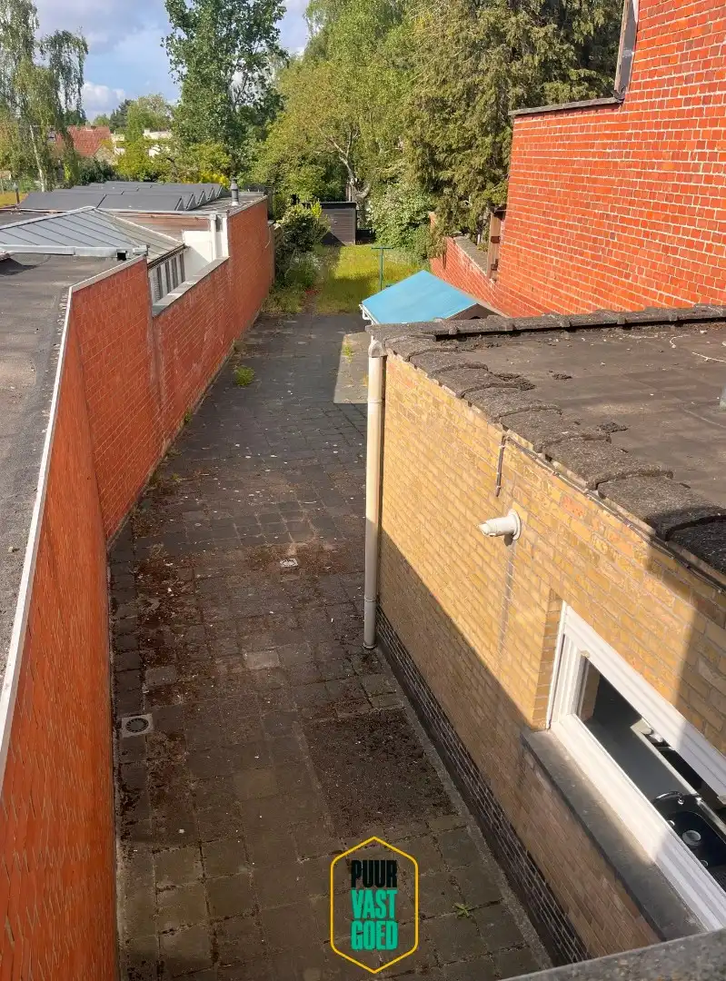Vlot bereikbare en degelijke woning met tuin, garage en dubbele oprit. foto 3
