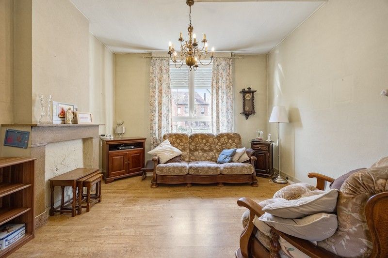 Statige renovatiewoning in charmante laan foto 2
