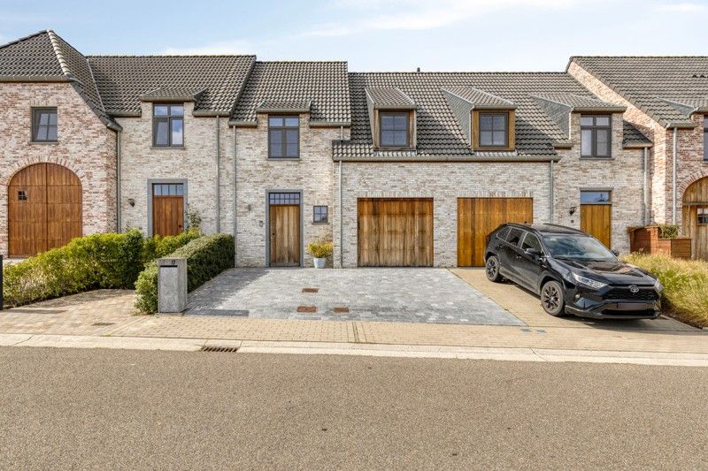 🏡 Gezellige woning met 4 slaapkamers én garage TE KOOP in Haspelstraat 17, te Sint-Eloois-Vijve! foto {{pictureIndex}}