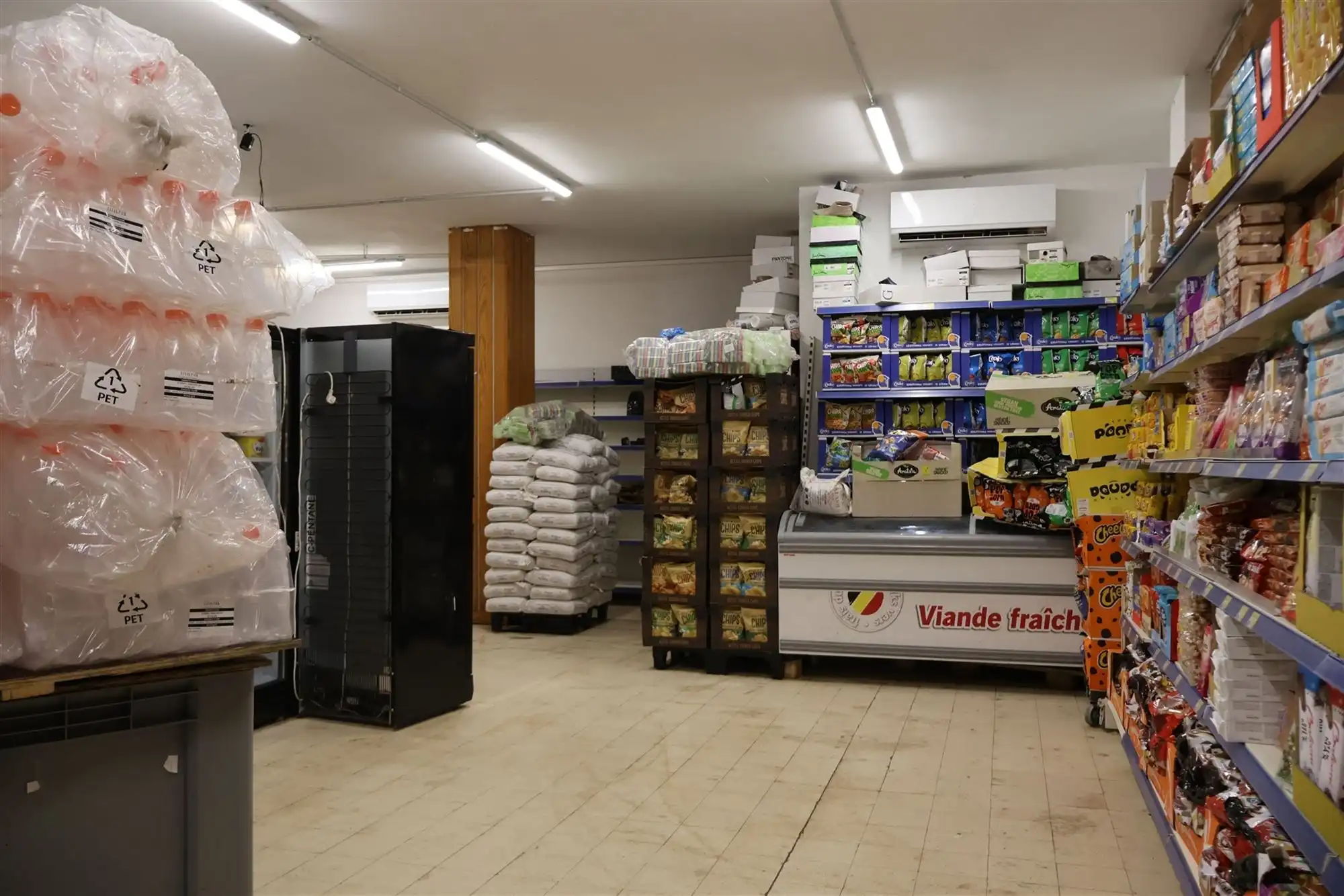 Polyvalente handelsruimte te midden van bruisende handelstraat foto 2