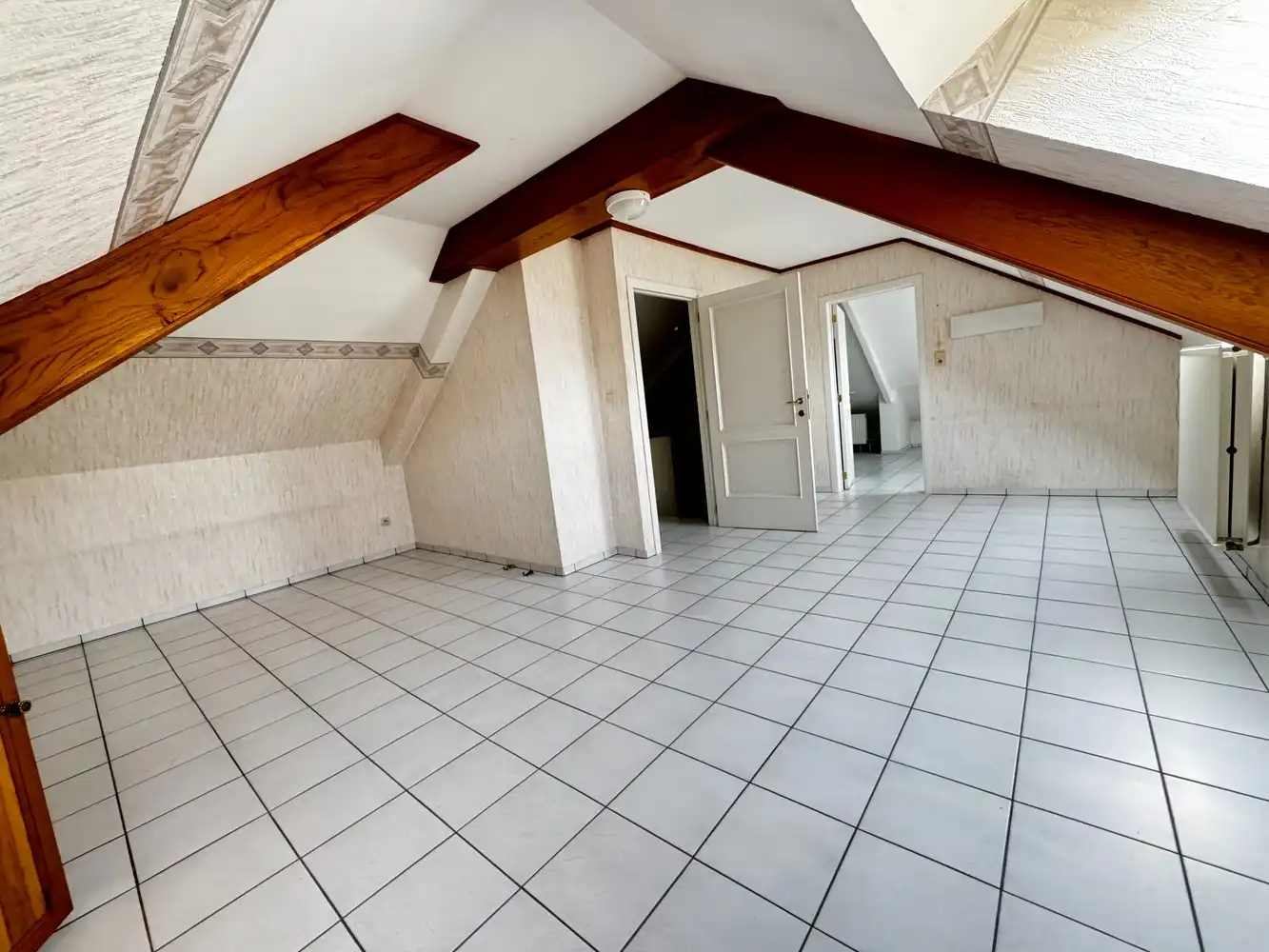 Ruime gezinswoning met tuin en garage in Lanaken foto 11